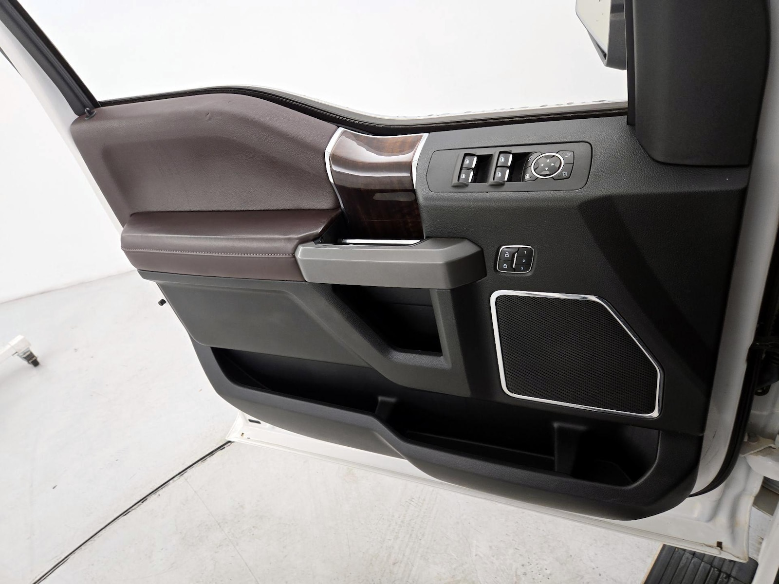 2015 Ford F-150 Platinum - Photo 13