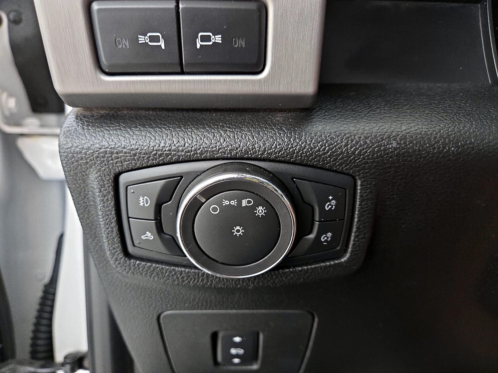 2015 Ford F-150 Platinum - Photo 14