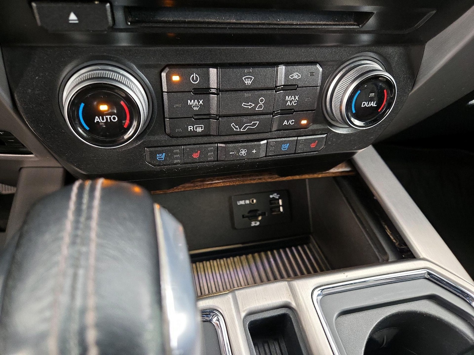 2015 Ford F-150 Platinum - Photo 18