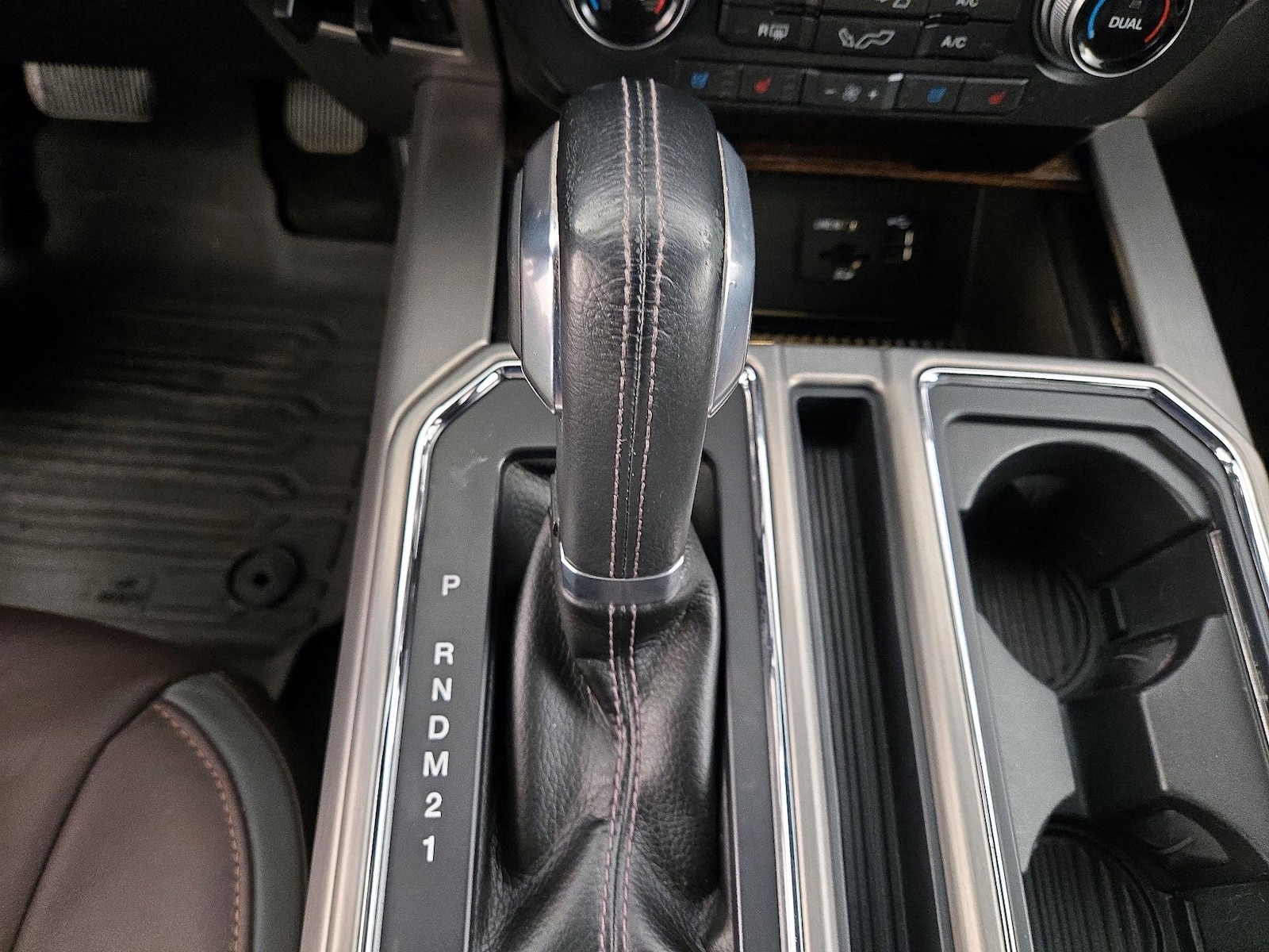 2015 Ford F-150 Platinum - Photo 19