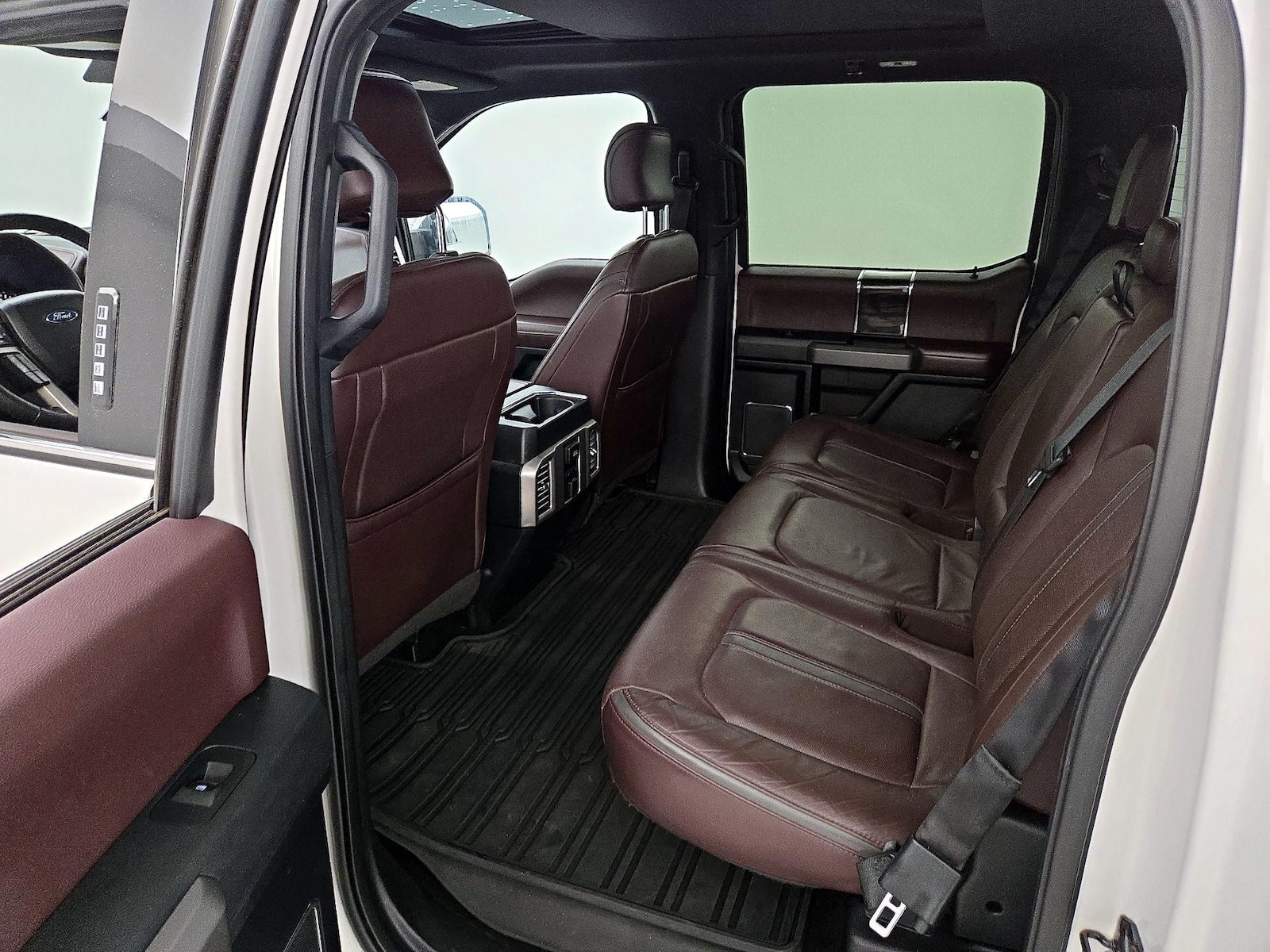 2015 Ford F-150 Platinum - Photo 22