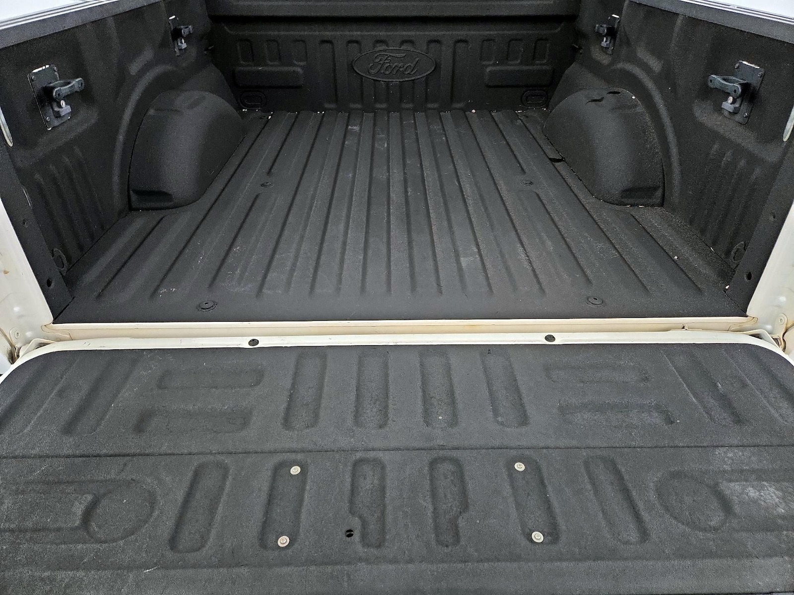 2015 Ford F-150 Platinum - Photo 23
