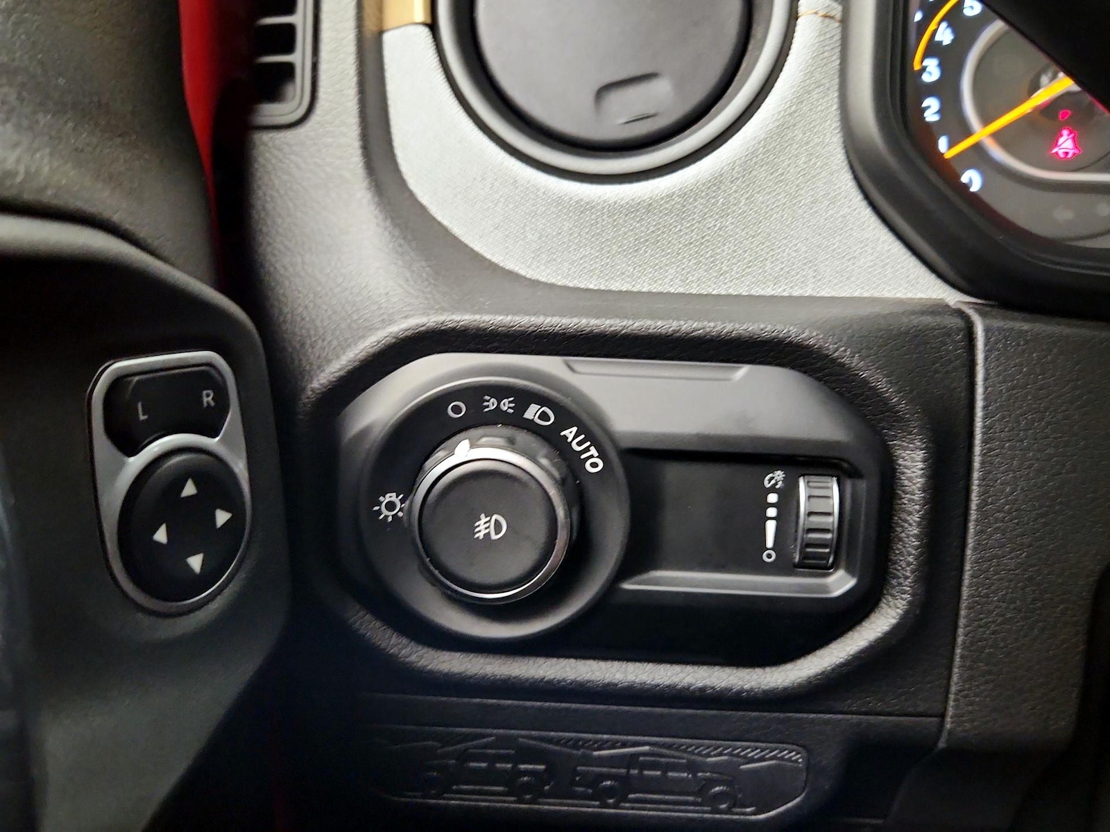 2025 Jeep Wrangler 4-Door Willys - Photo 12