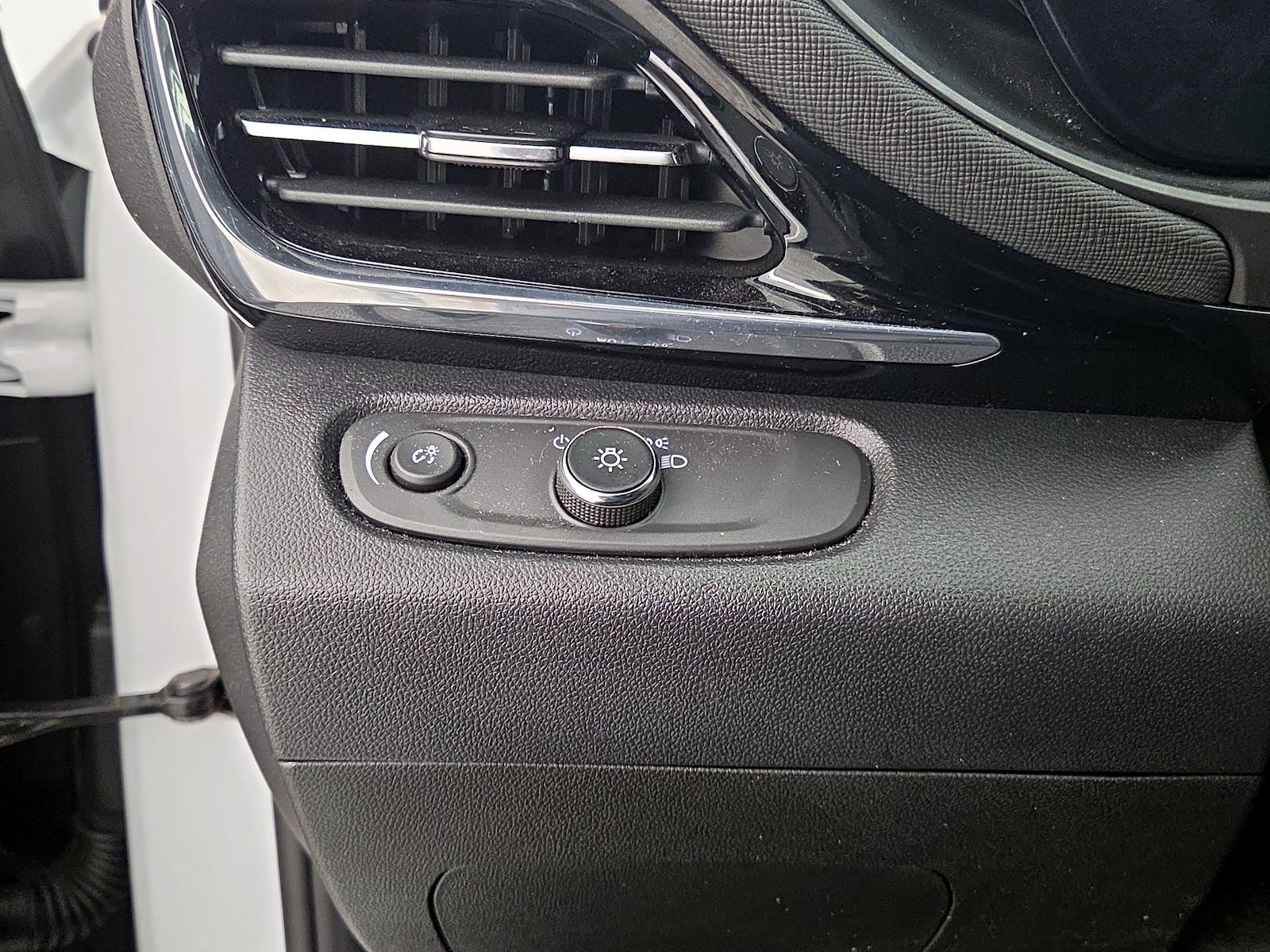 2025 Buick Envista Sport Touring - Photo 14