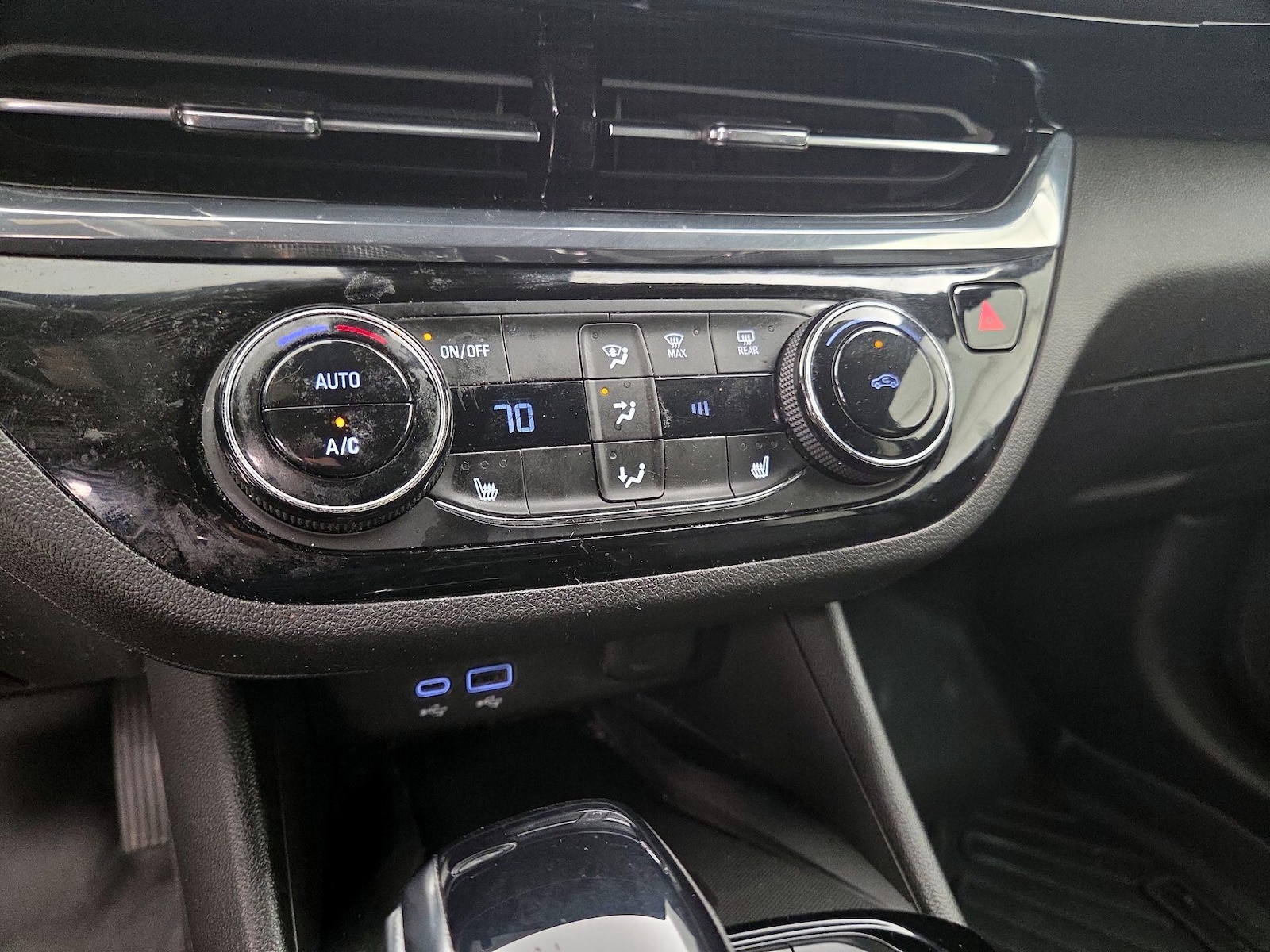 2025 Buick Envista Sport Touring - Photo 17