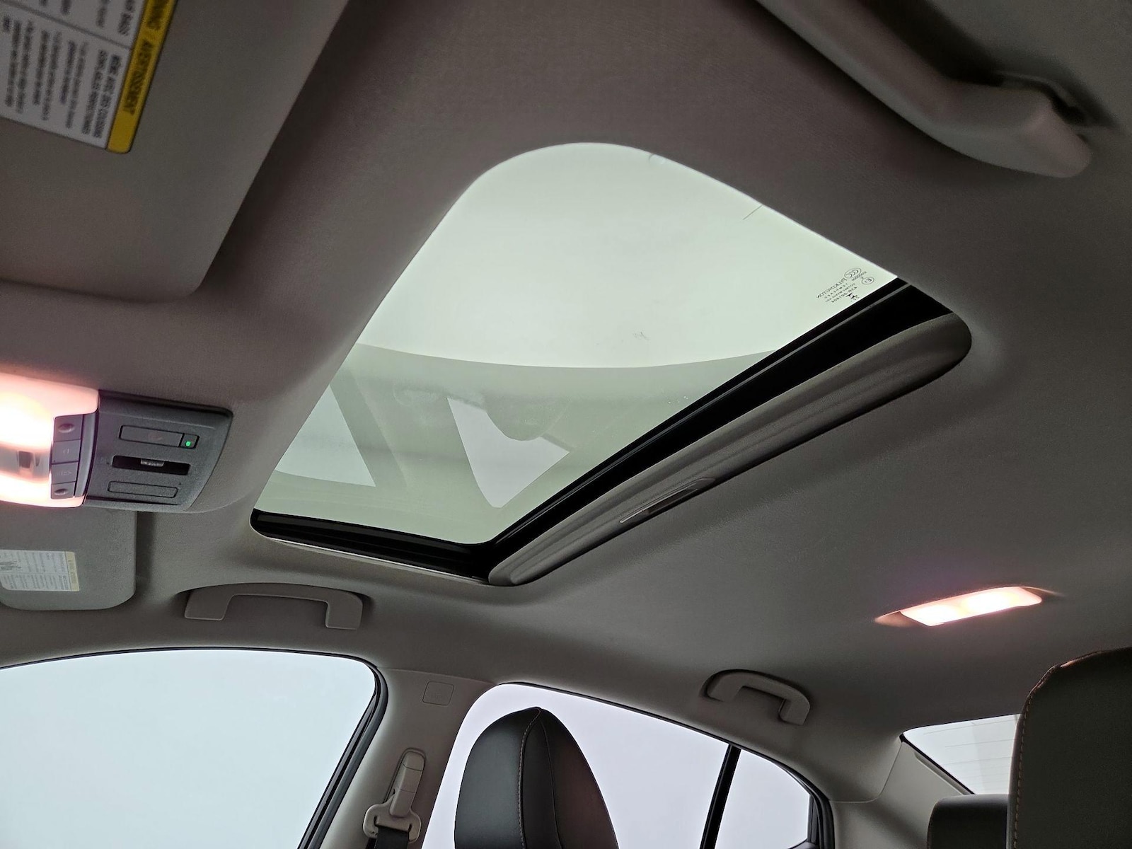 Sunroof(s) & Overhead Airbags