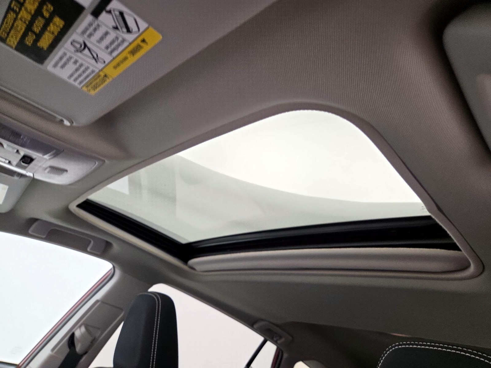 Sunroof(s) & Overhead Airbags