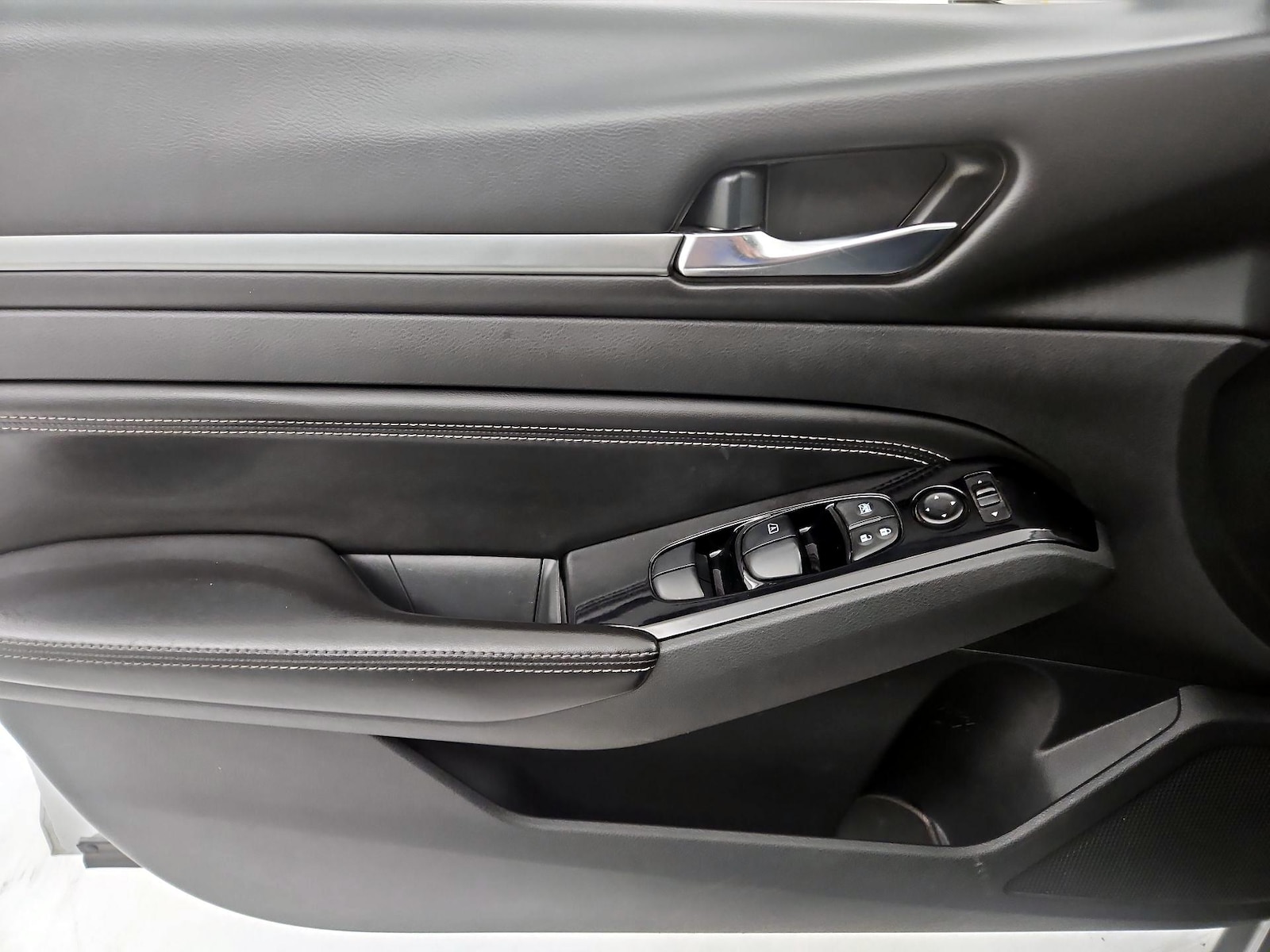 2021 Nissan Altima SV - Photo 13