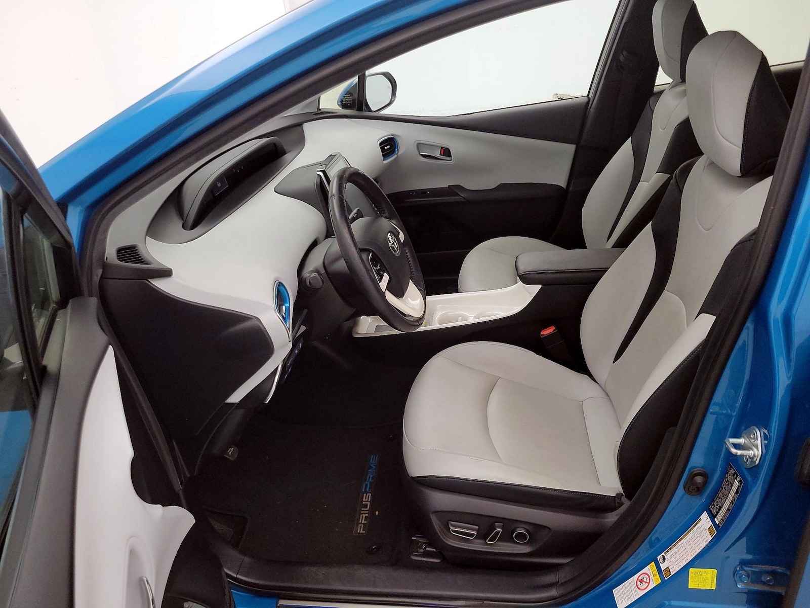2017 Toyota Prius Prime Advanced - Photo 12
