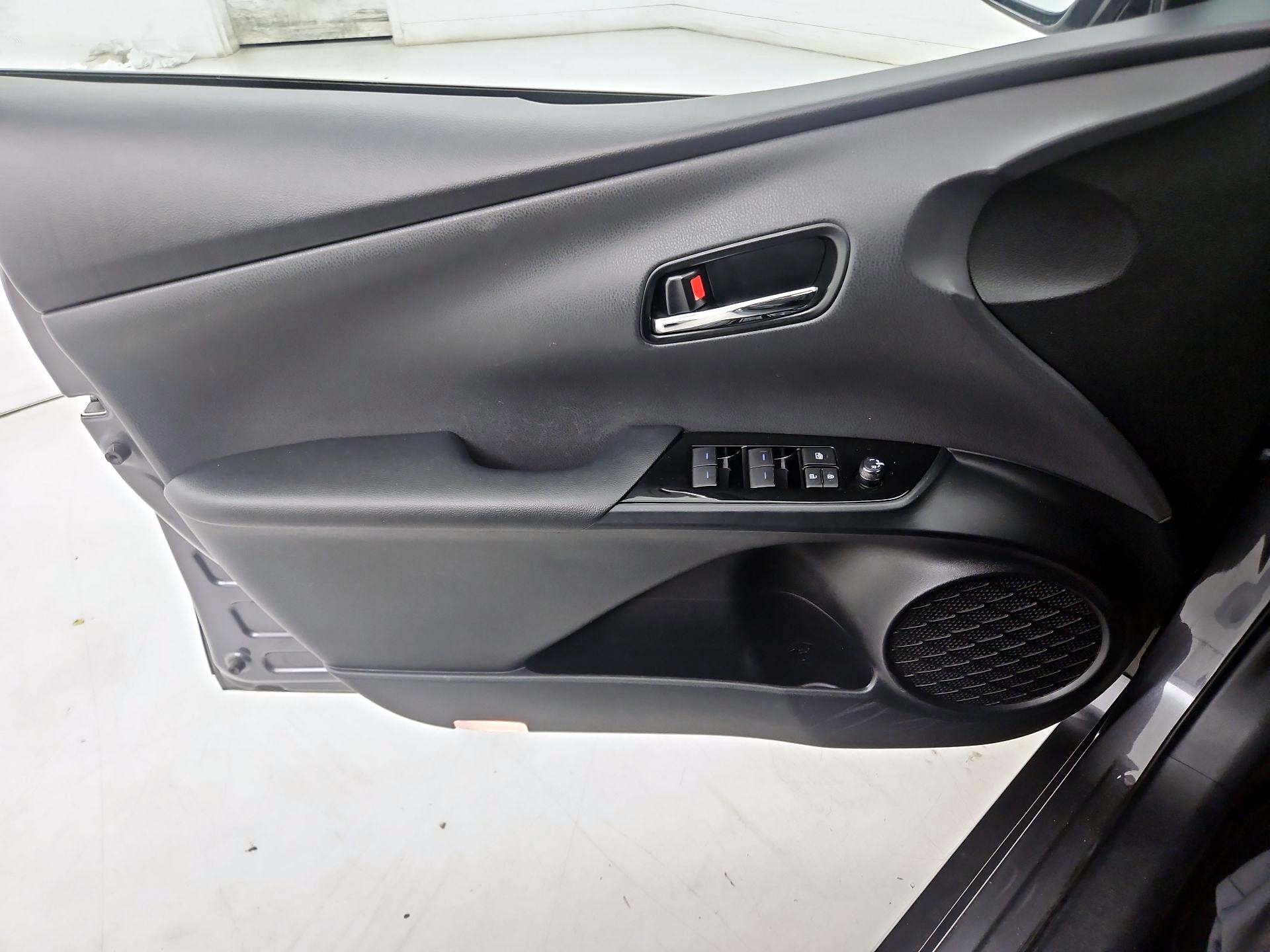 Thumbnail: 2019 Toyota Prius - 12