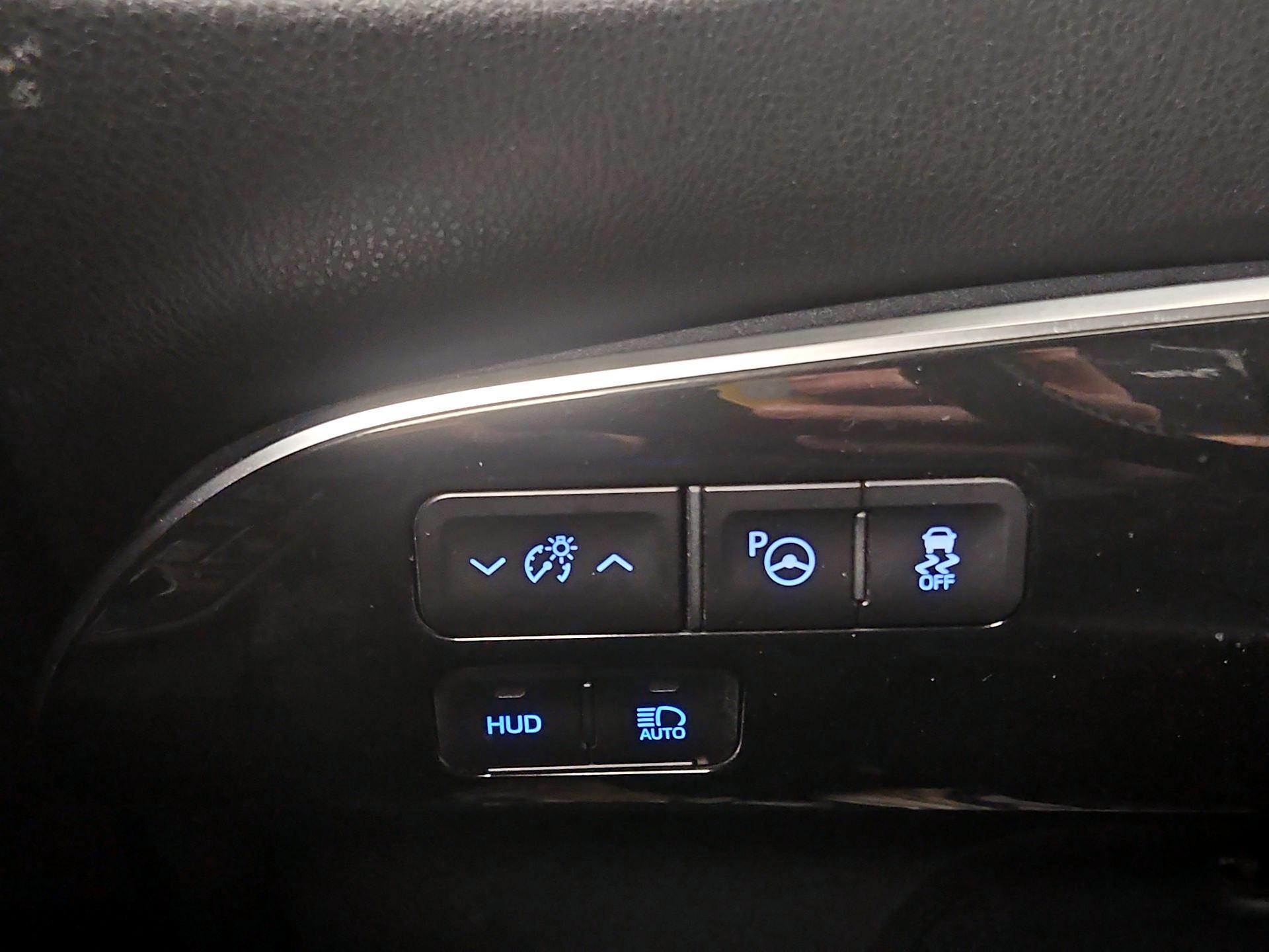 Thumbnail: 2019 Toyota Prius - 13