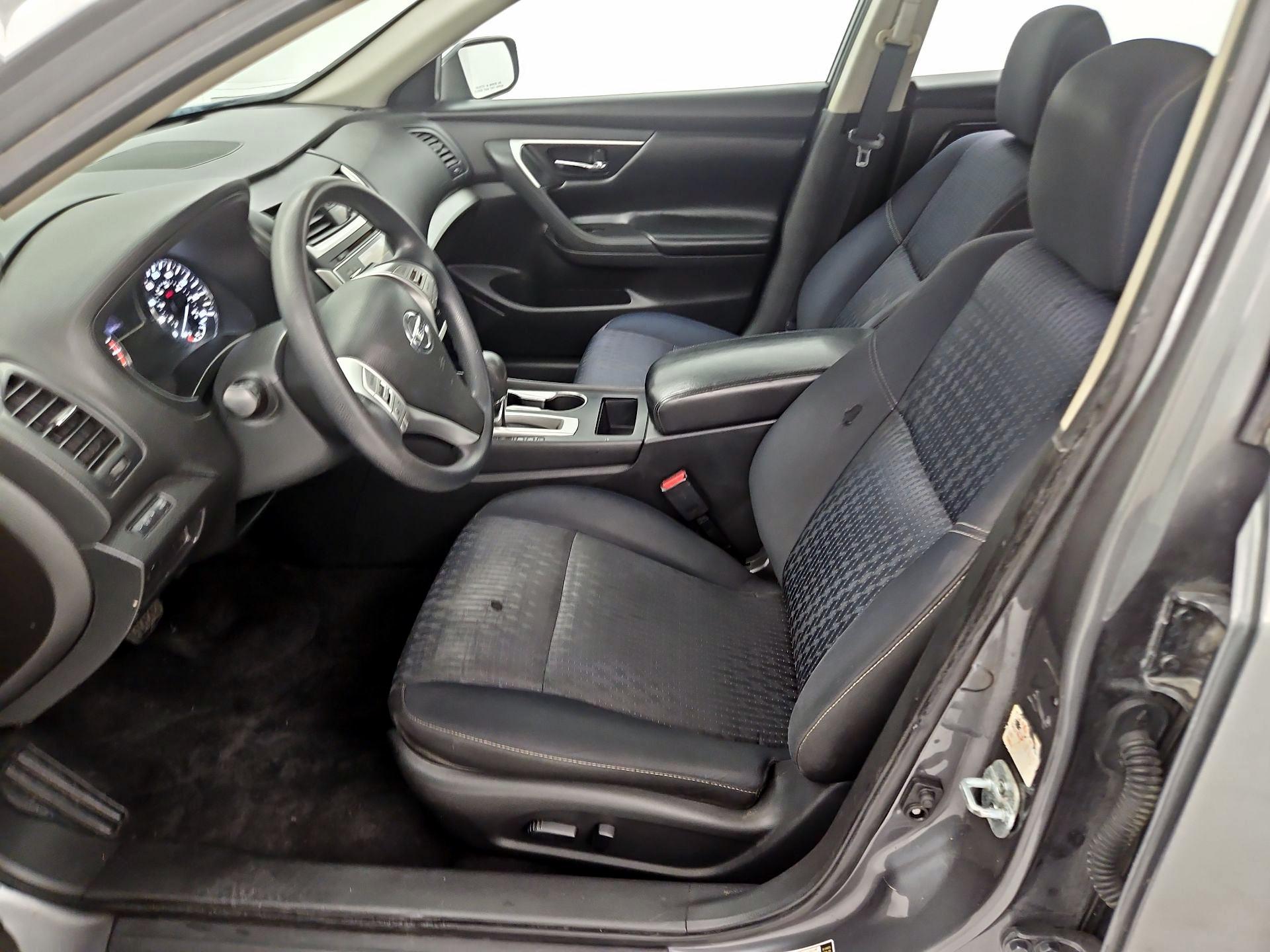 Thumbnail: 2016 Nissan Altima - 11