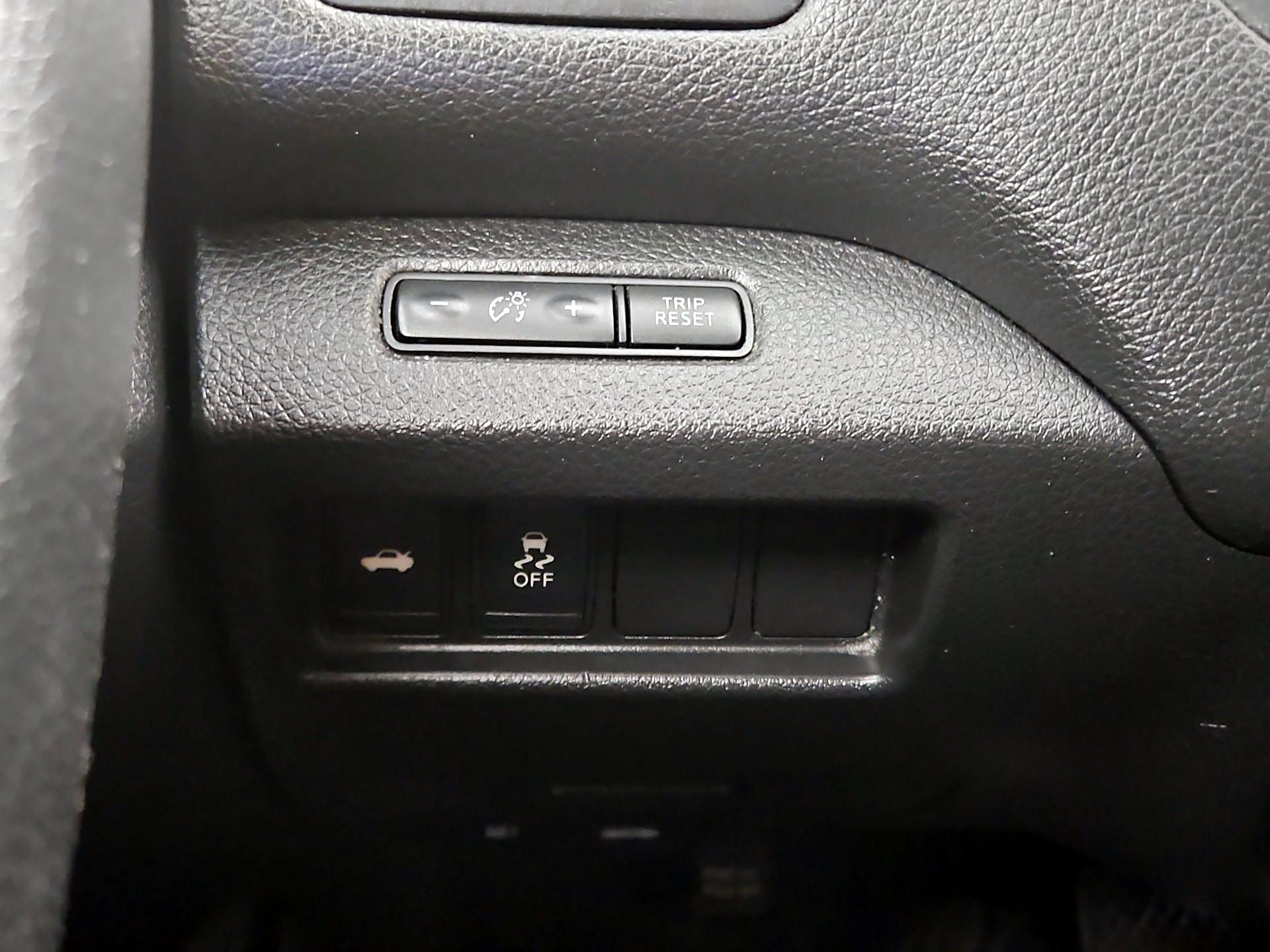 Thumbnail: 2016 Nissan Altima - 13