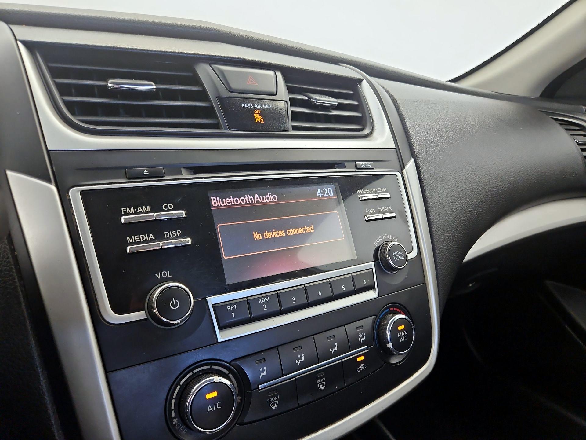 Thumbnail: 2016 Nissan Altima - 14