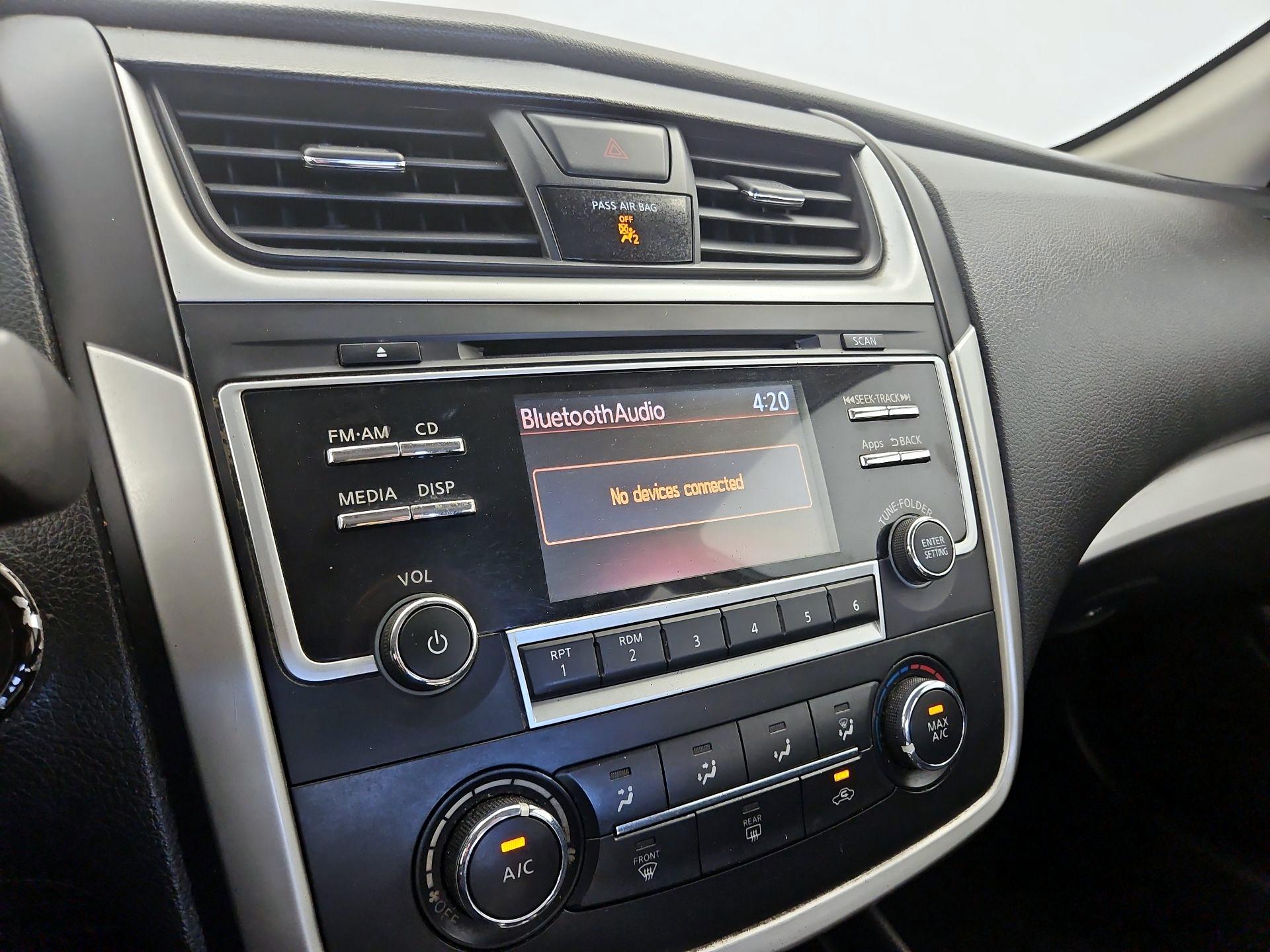 Thumbnail: 2016 Nissan Altima - 16