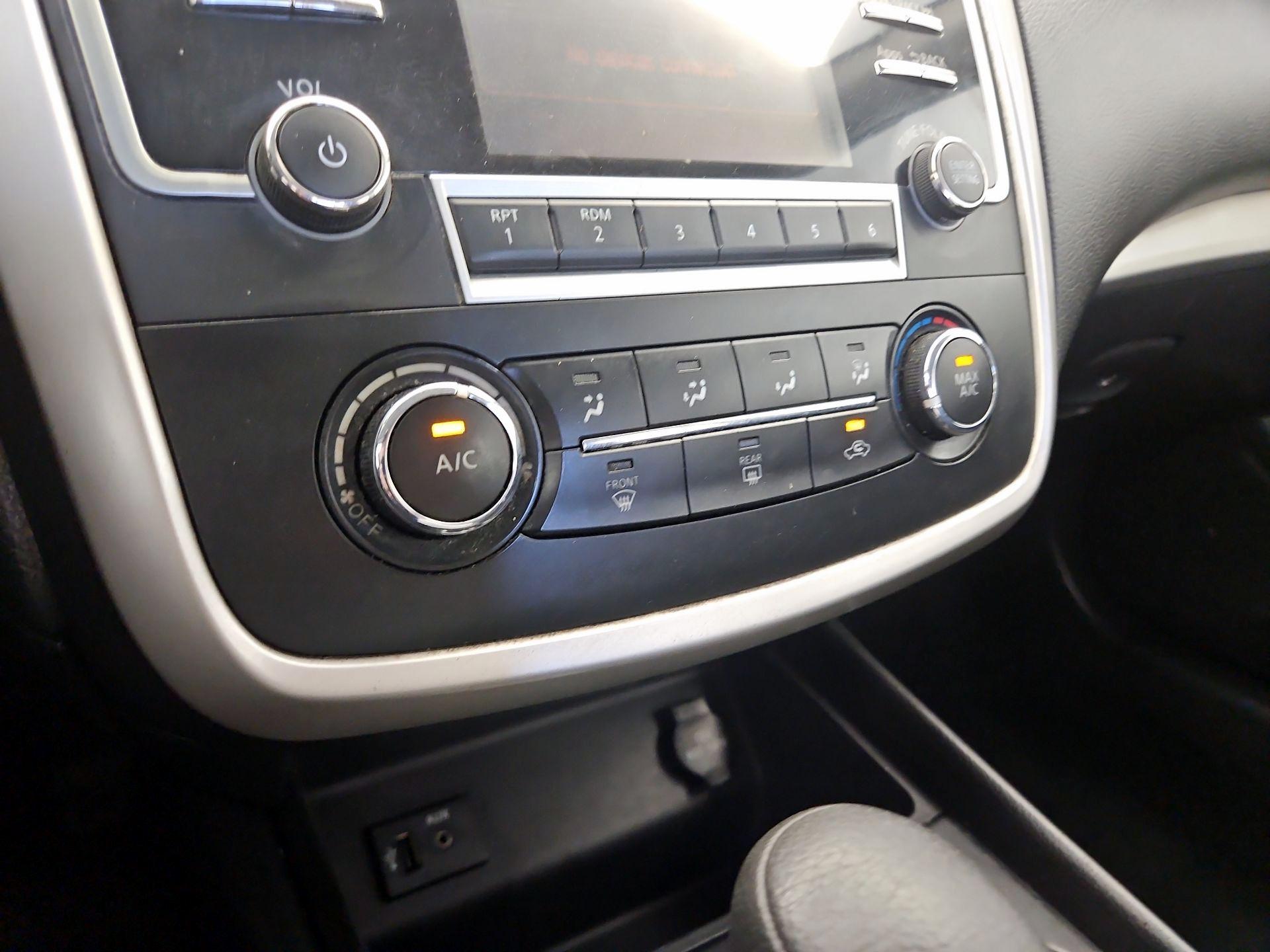 Thumbnail: 2016 Nissan Altima - 17