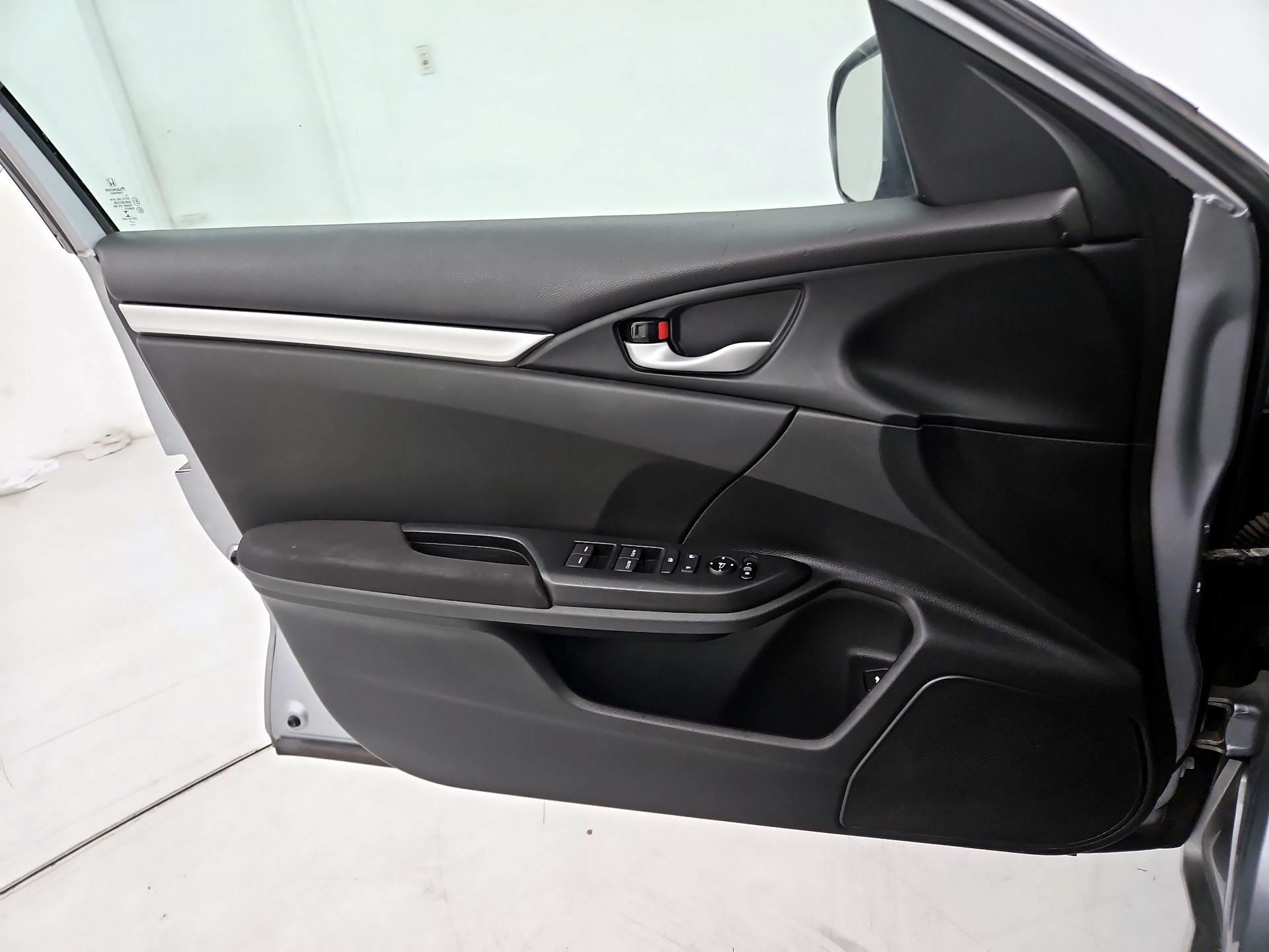 Thumbnail: 2017 Honda Civic - 12