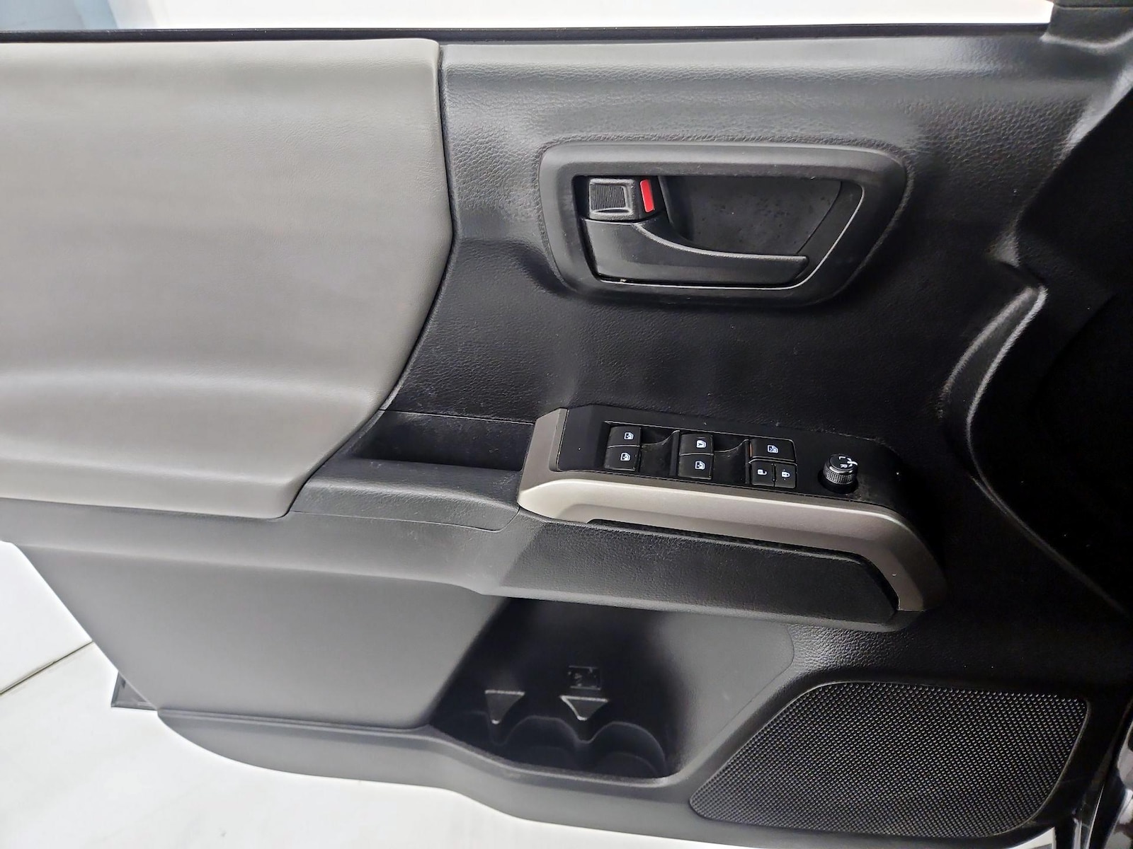 2022 Toyota Tacoma SR5 - Photo 13