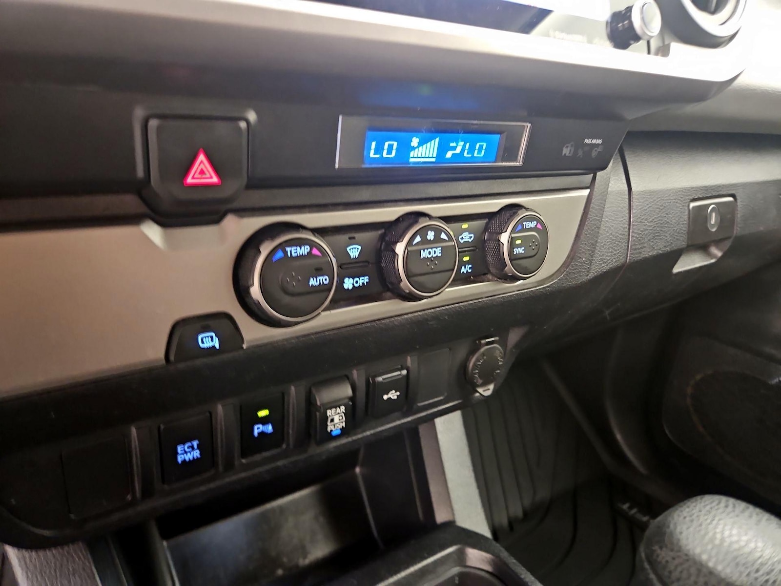 2022 Toyota Tacoma SR5 - Photo 18