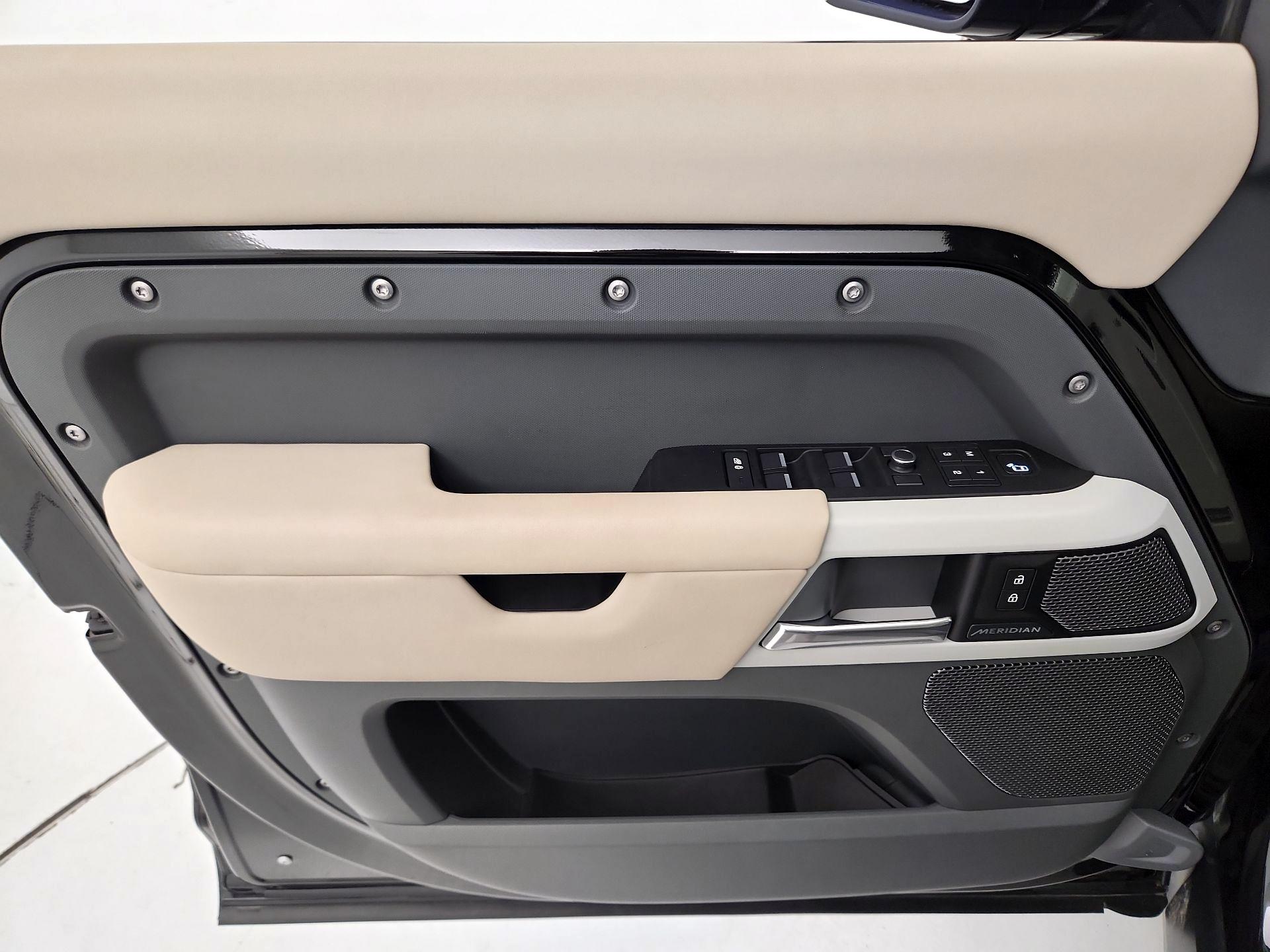 Thumbnail: 2020 Land Rover Defender - 12