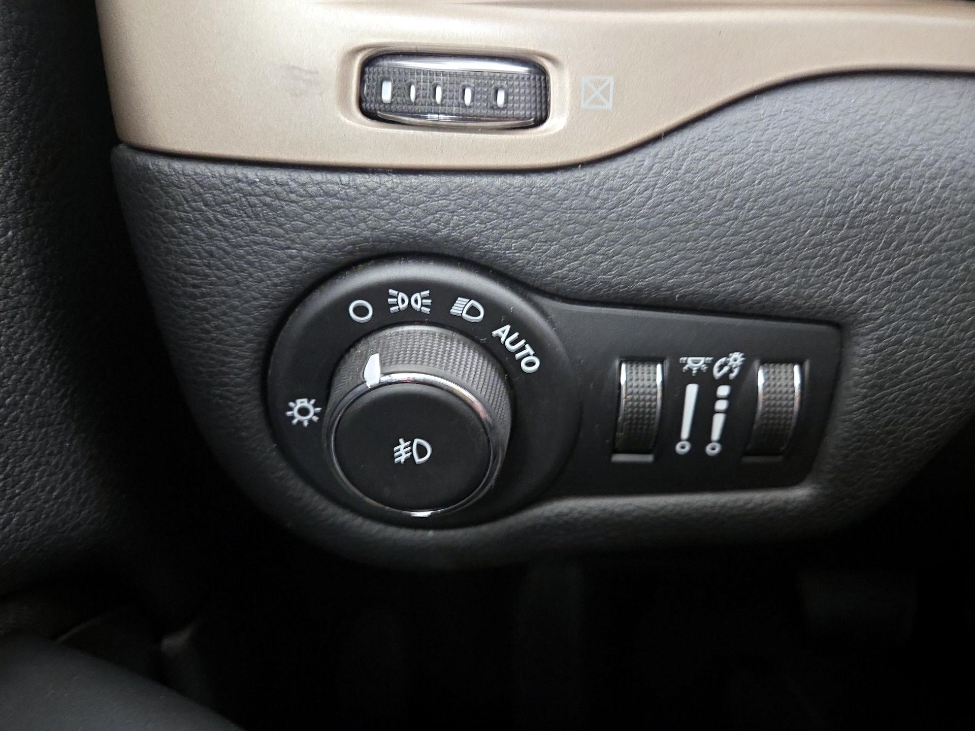 Thumbnail: 2016 Jeep Cherokee - 13