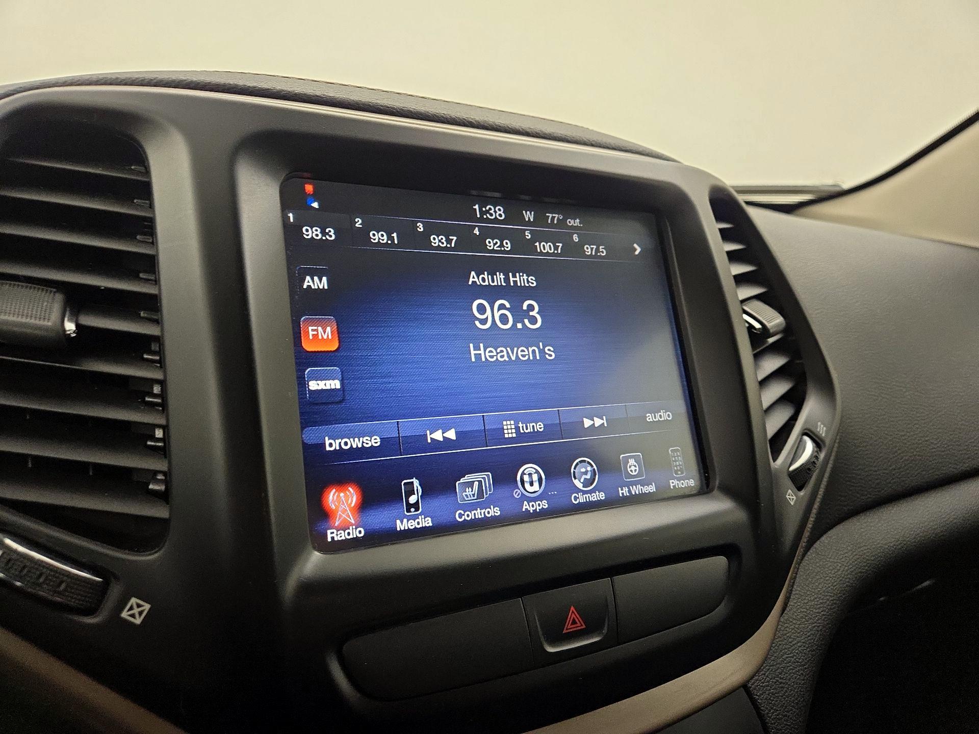 Thumbnail: 2016 Jeep Cherokee - 15