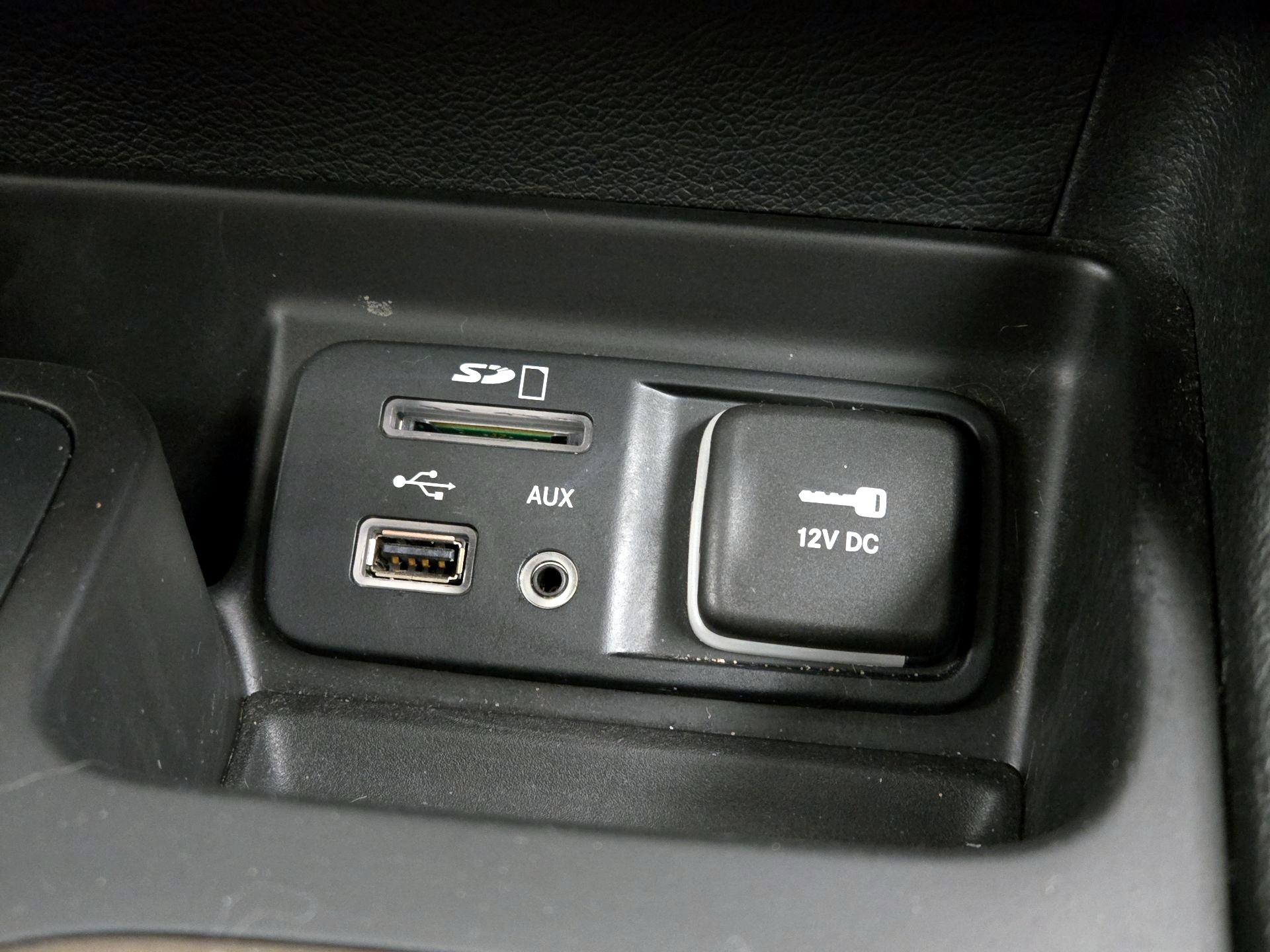 Thumbnail: 2016 Jeep Cherokee - 18