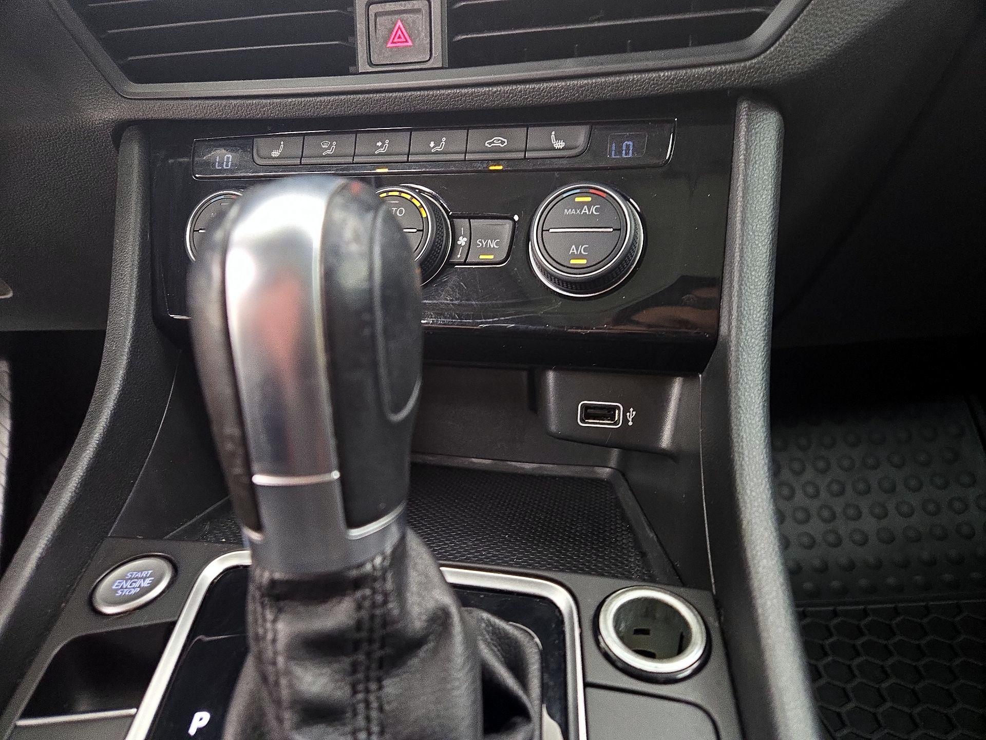 Thumbnail: 2019 Volkswagen Jetta - 18