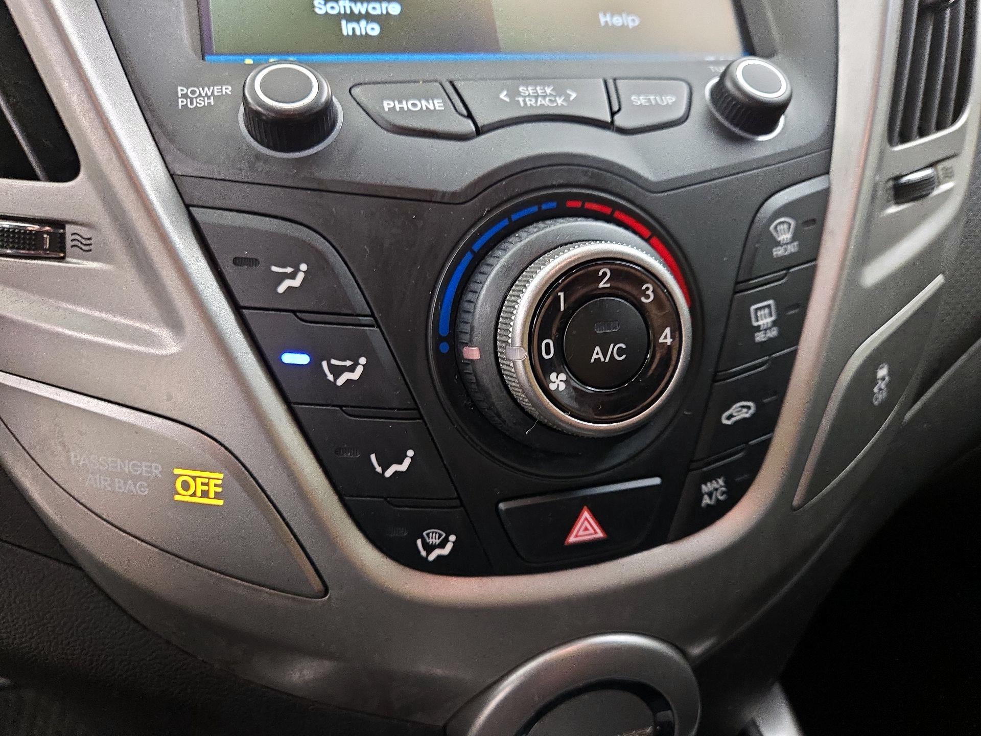 Thumbnail: 2016 Hyundai Veloster - 16