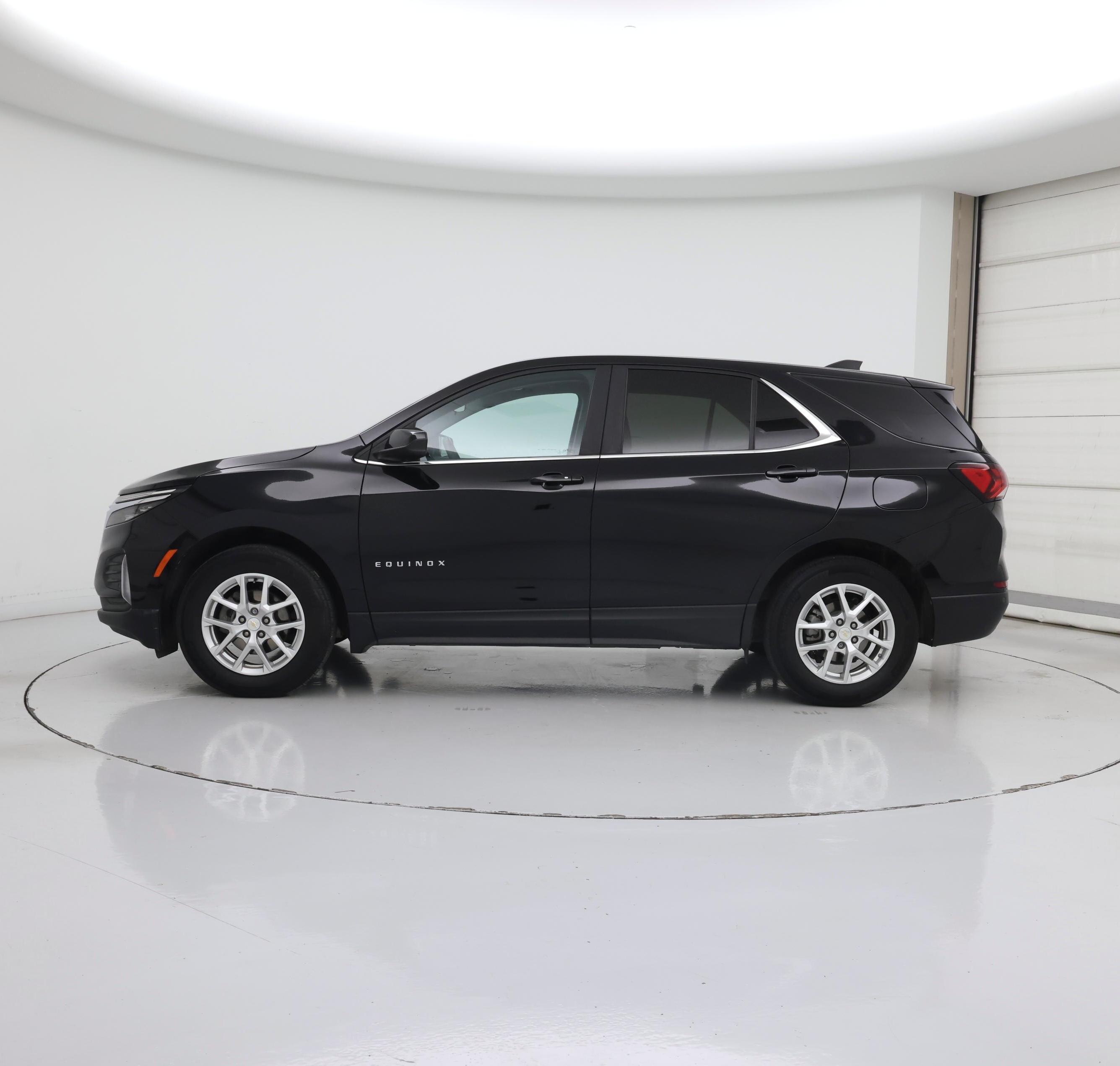 Thumbnail: 2023 Chevrolet Equinox - 3