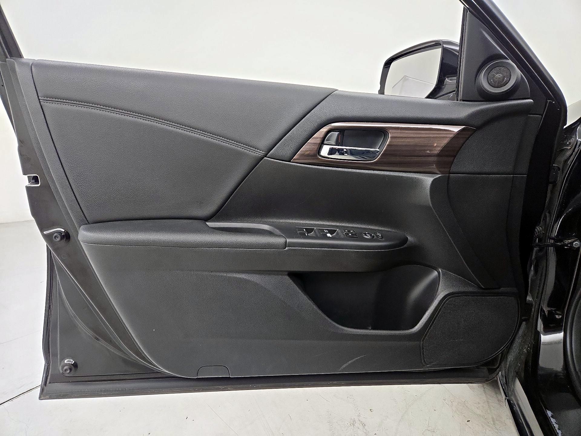 Thumbnail: 2017 Honda Accord - 12