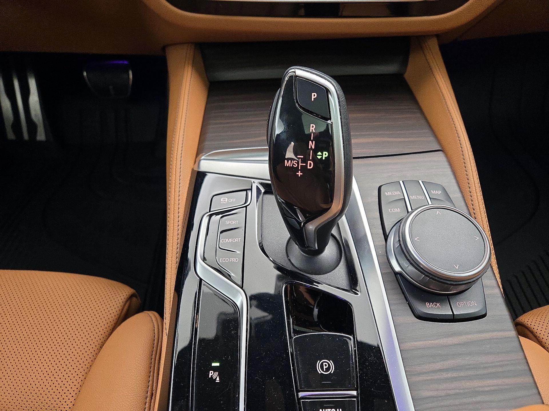 Thumbnail: 2022 BMW 5 Series - 18
