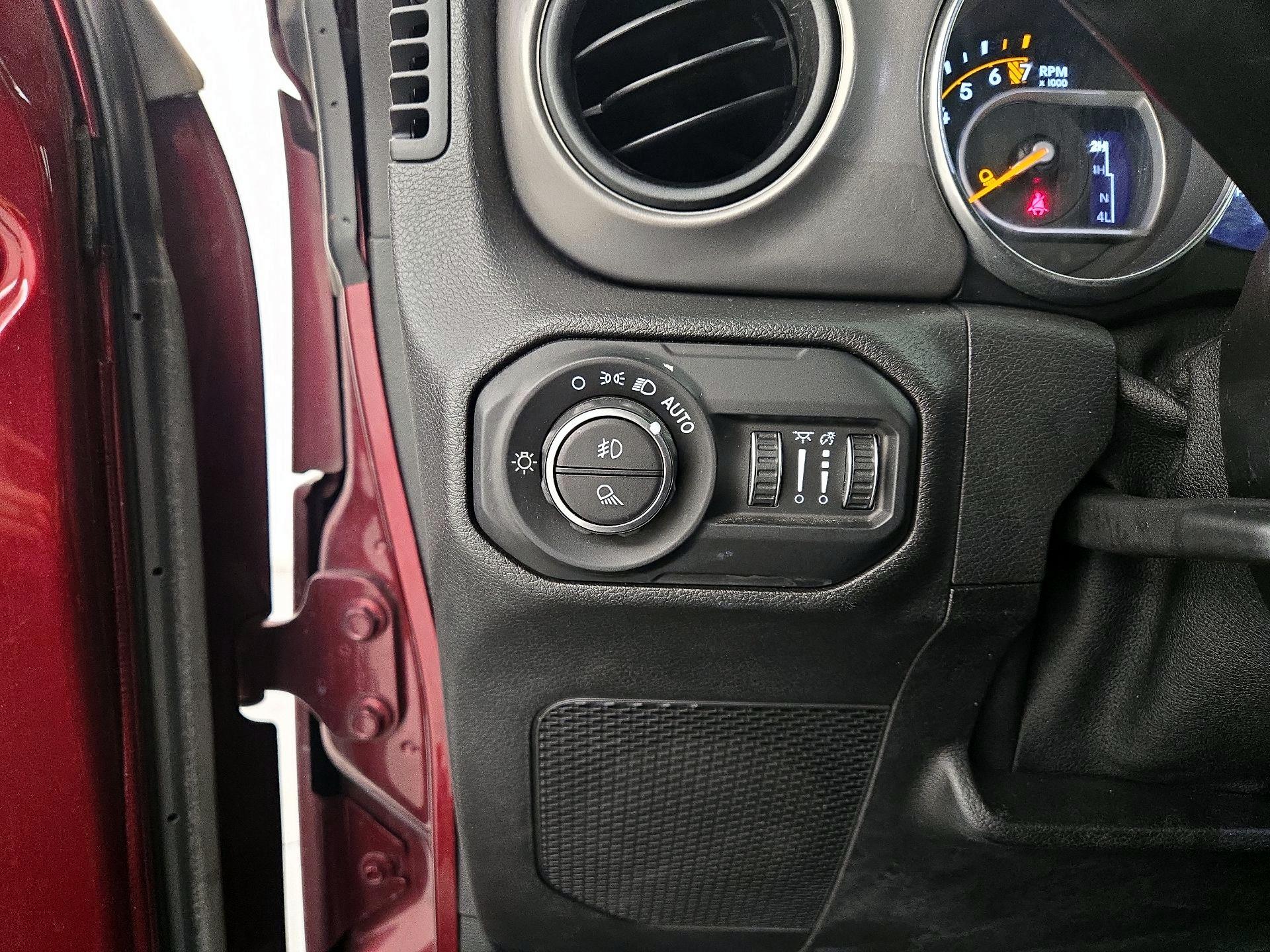 Thumbnail: 2021 Jeep Gladiator - 13