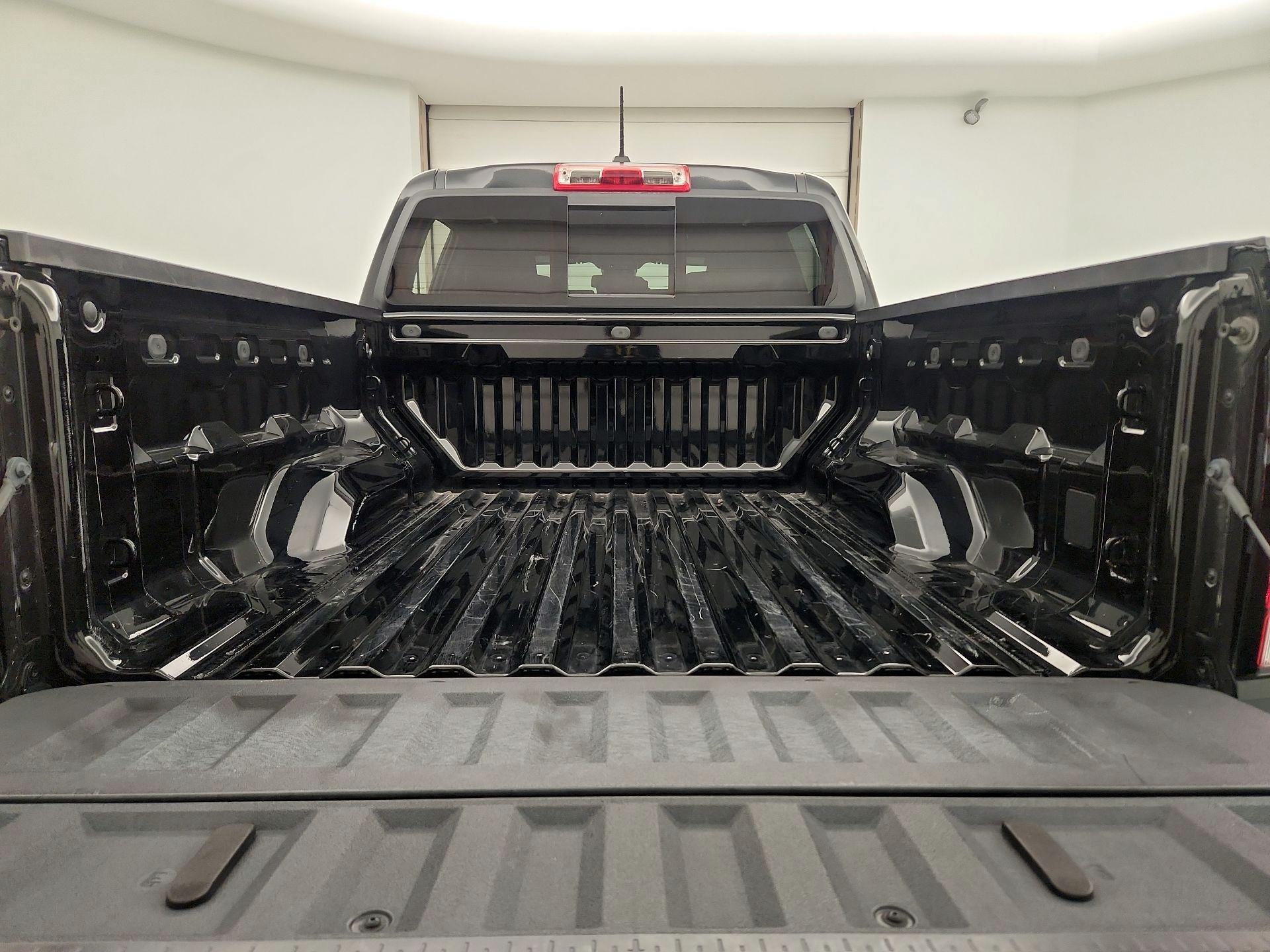Thumbnail: 2024 Chevrolet Colorado - 20
