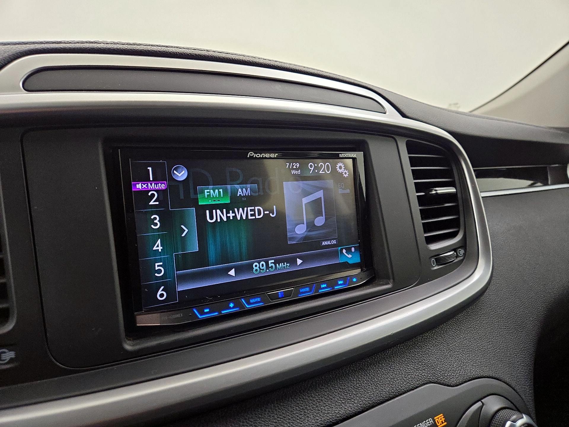 Thumbnail: 2016 Kia Sorento - 15
