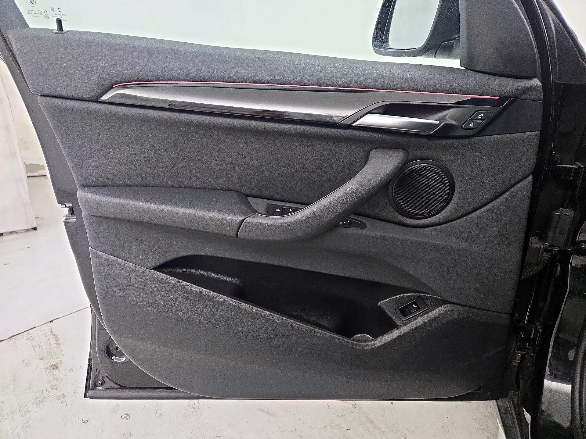 Thumbnail: 2022 BMW X1 - 12