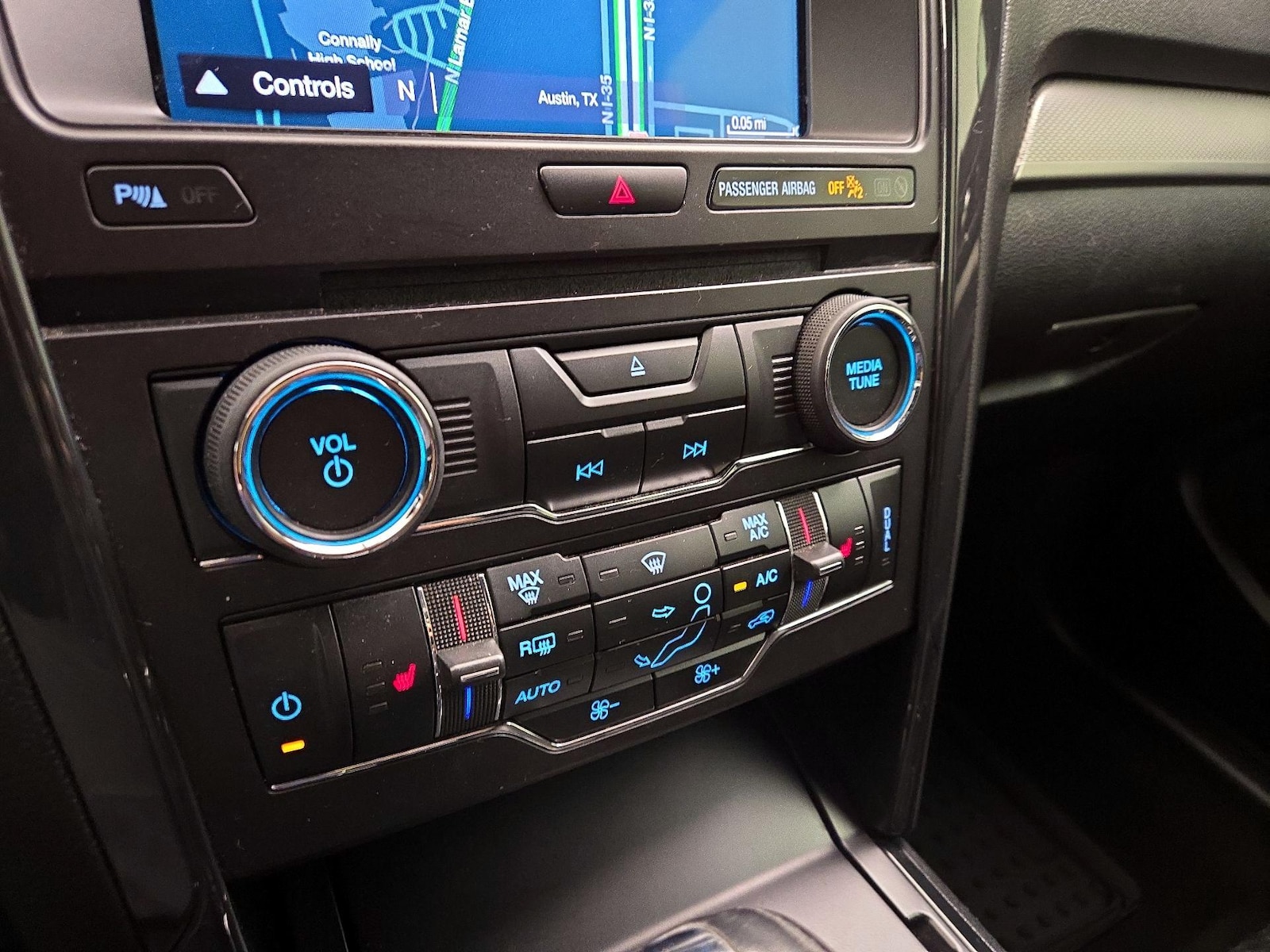 2018 Ford Explorer XLT - Photo 18