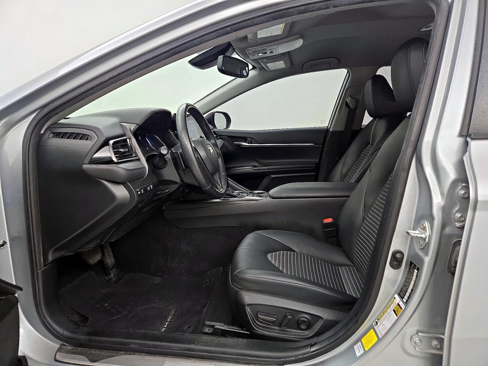 2022 Toyota Camry SE - Photo 12