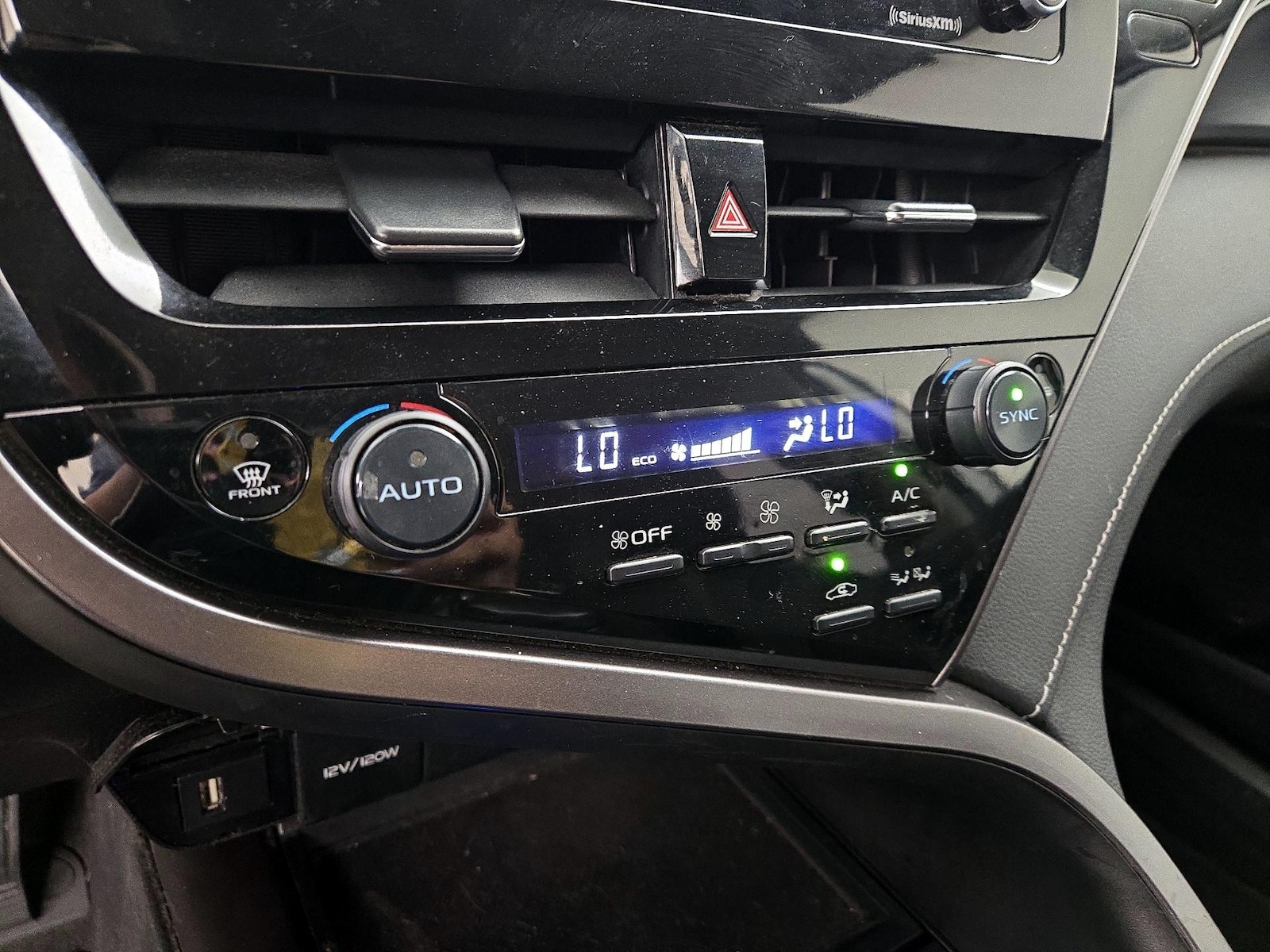 2022 Toyota Camry SE - Photo 17