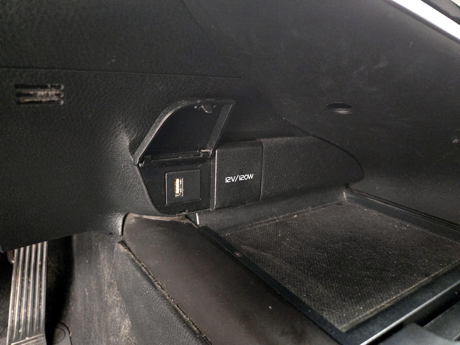 2022 Toyota Camry SE - Photo 19