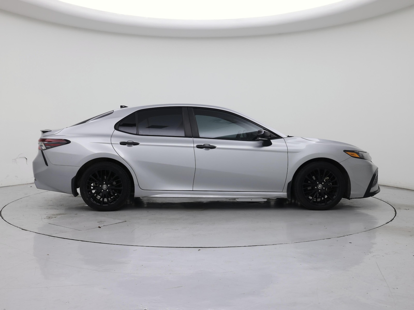 2022 Toyota Camry SE - Photo 8