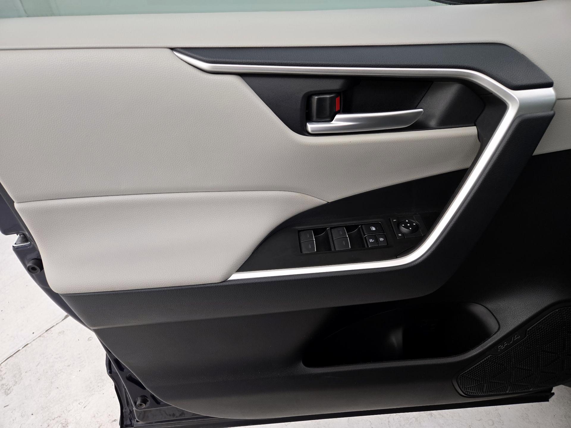 Thumbnail: 2025 Toyota RAV4 - 12