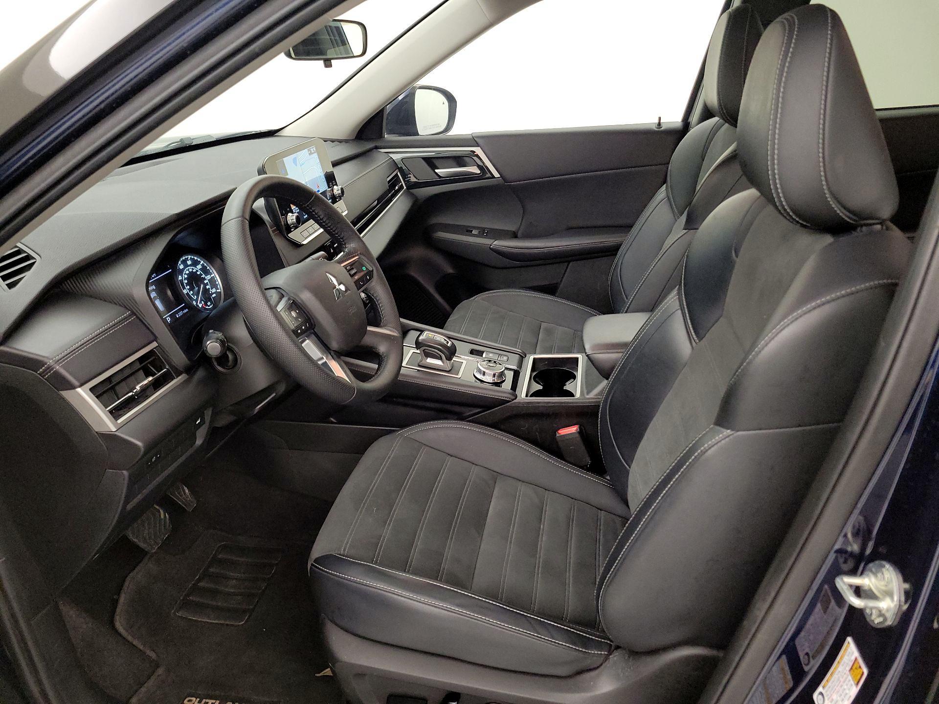 Thumbnail: 2024 Mitsubishi Outlander - 11