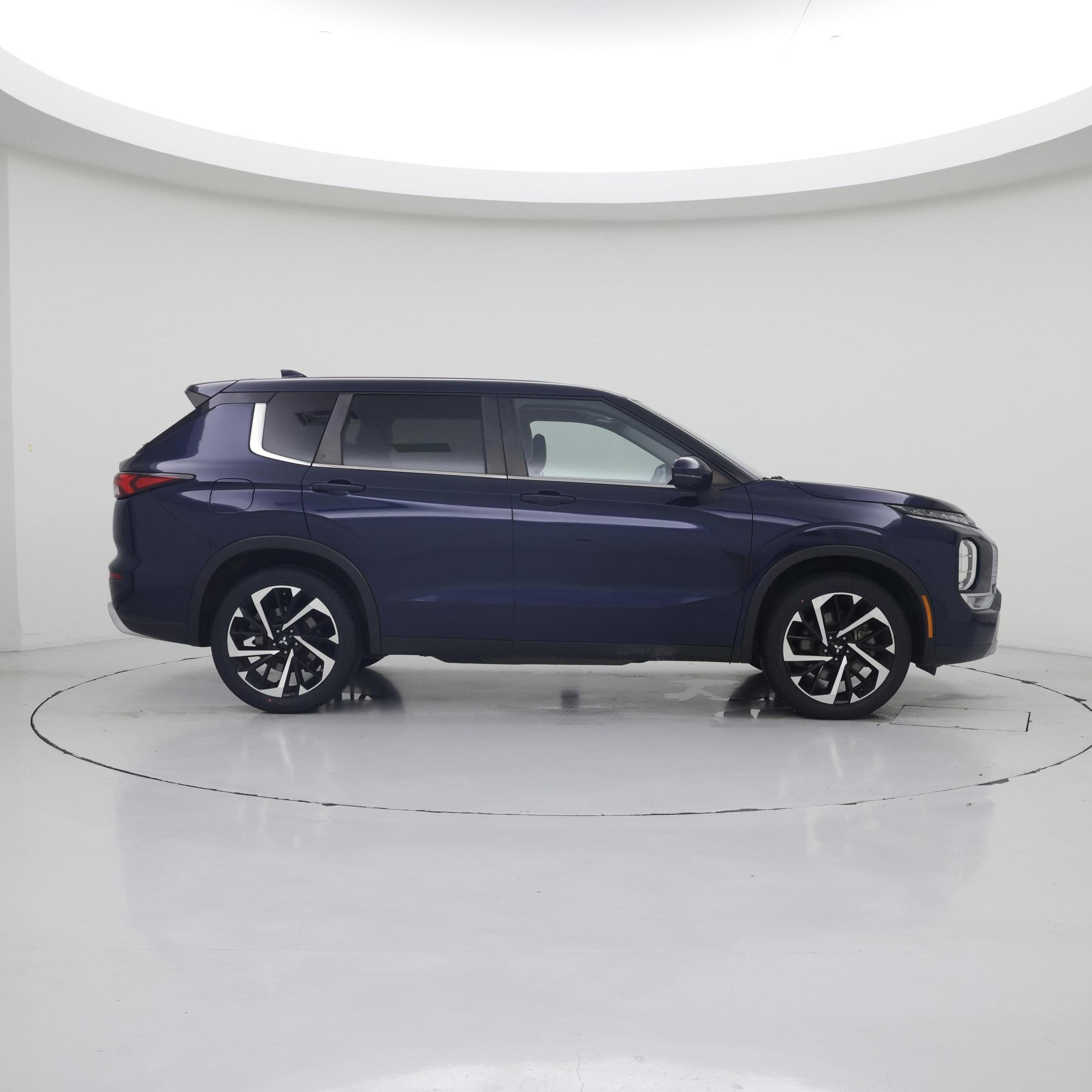 Thumbnail: 2024 Mitsubishi Outlander - 7