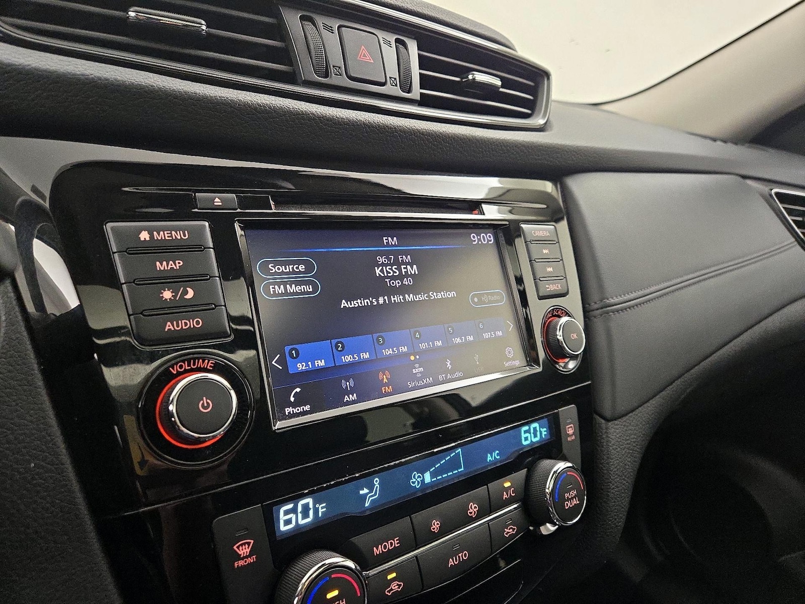 2019 Nissan Rogue SL - Photo 17