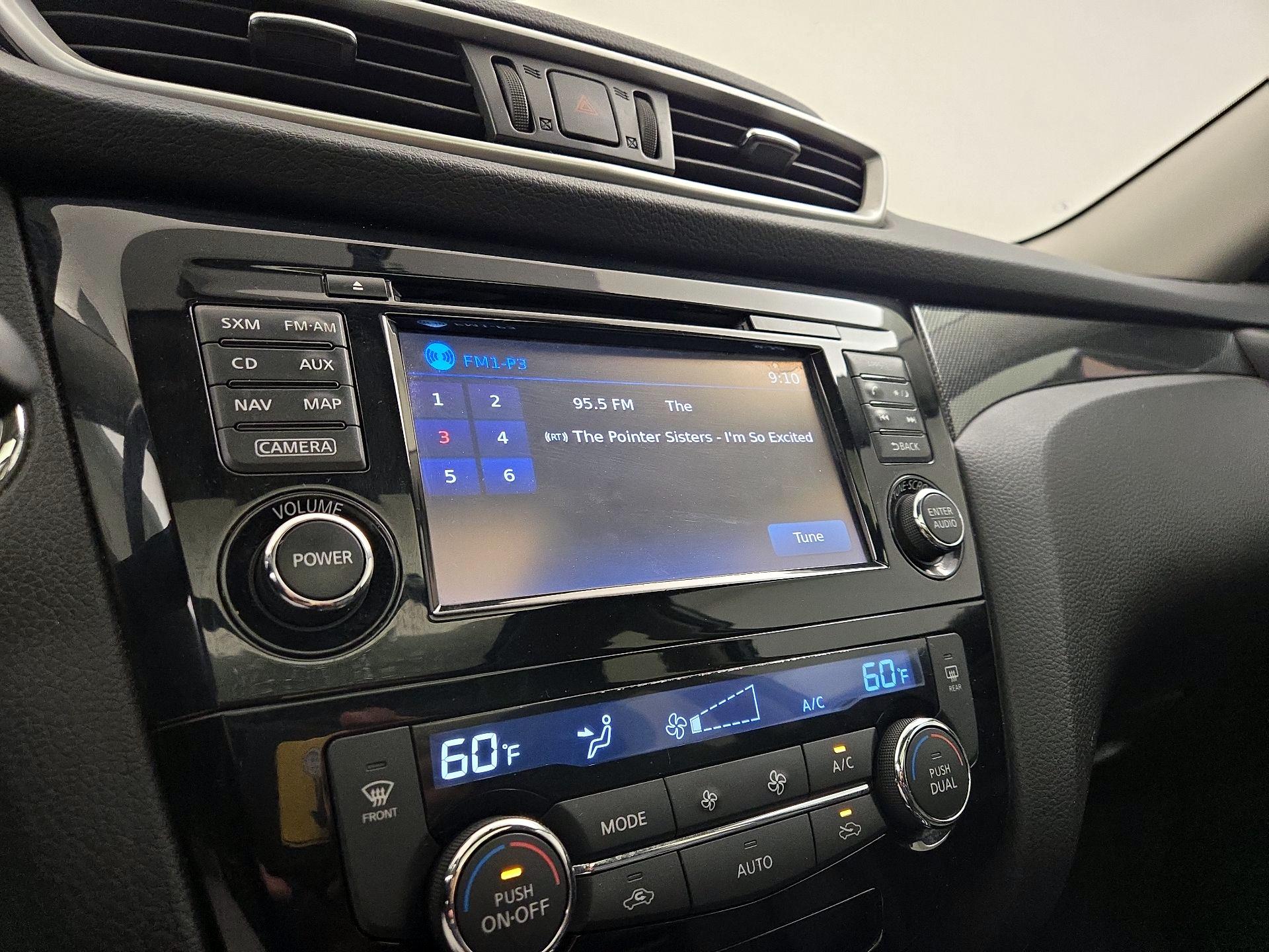 Thumbnail: 2015 Nissan Rogue - 16