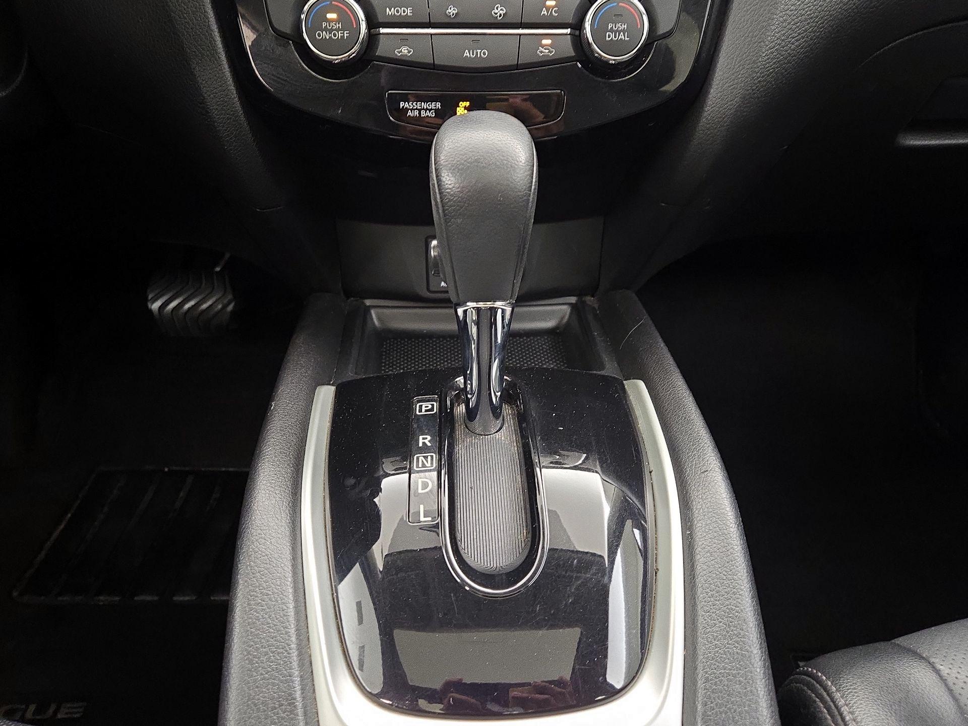 Thumbnail: 2015 Nissan Rogue - 18