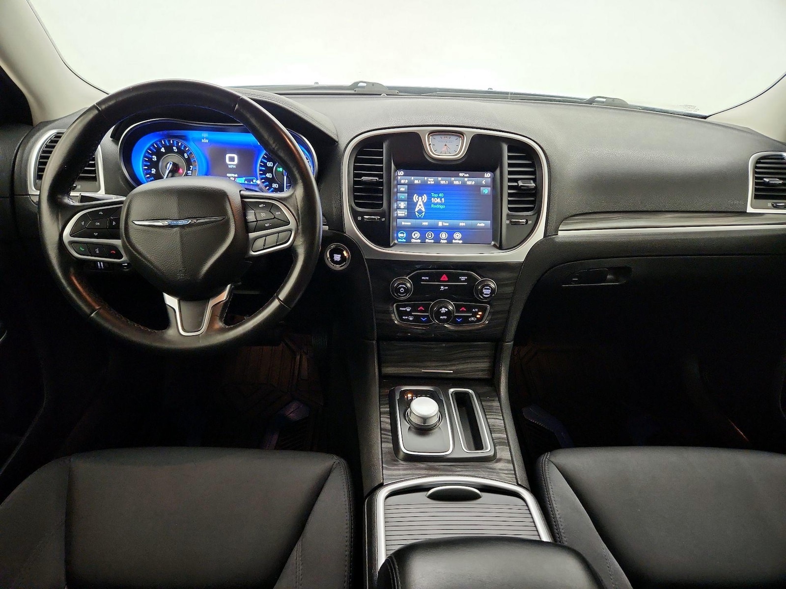 2022 Chrysler 300 Touring - Photo 10
