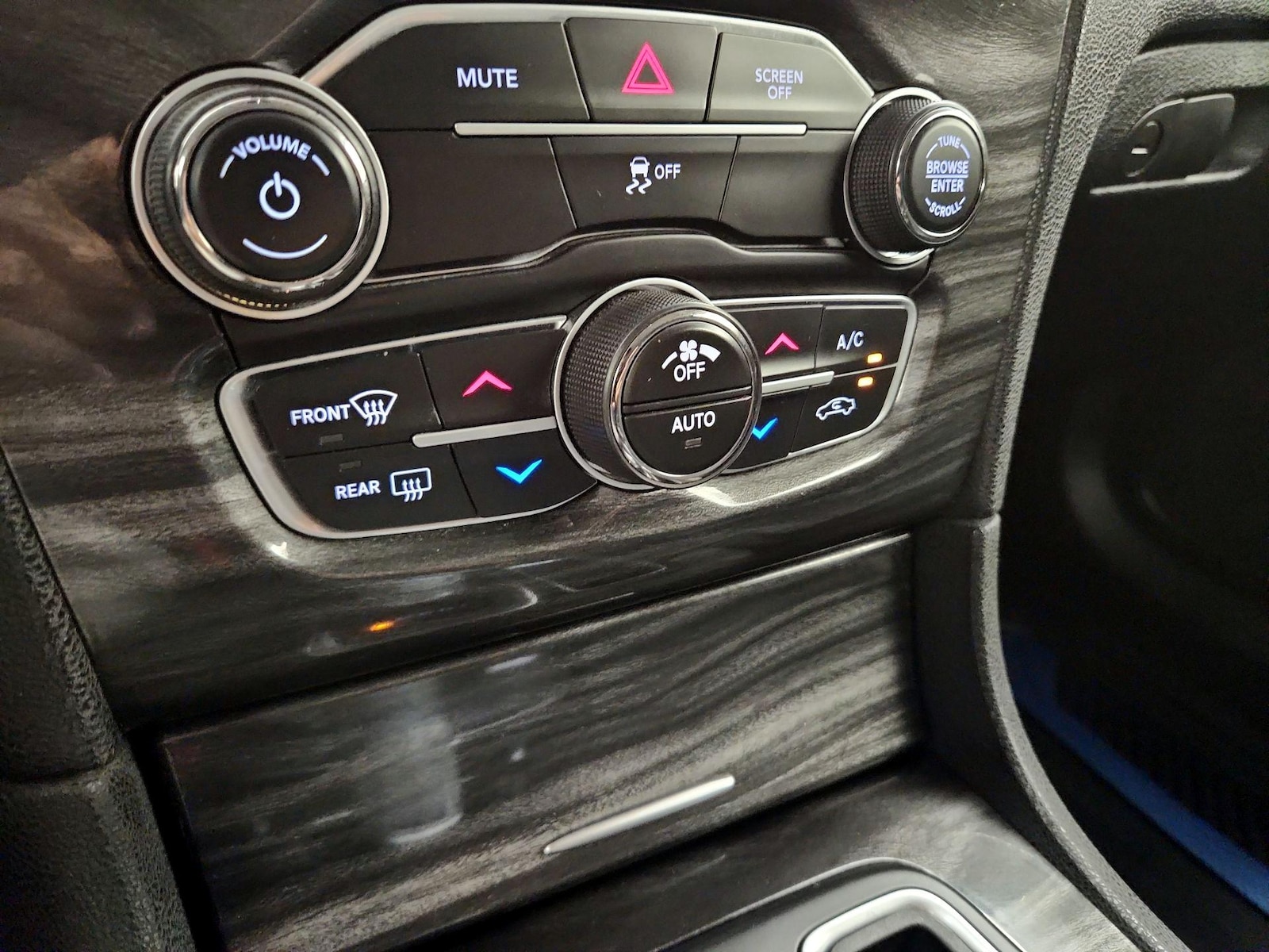 2022 Chrysler 300 Touring - Photo 17