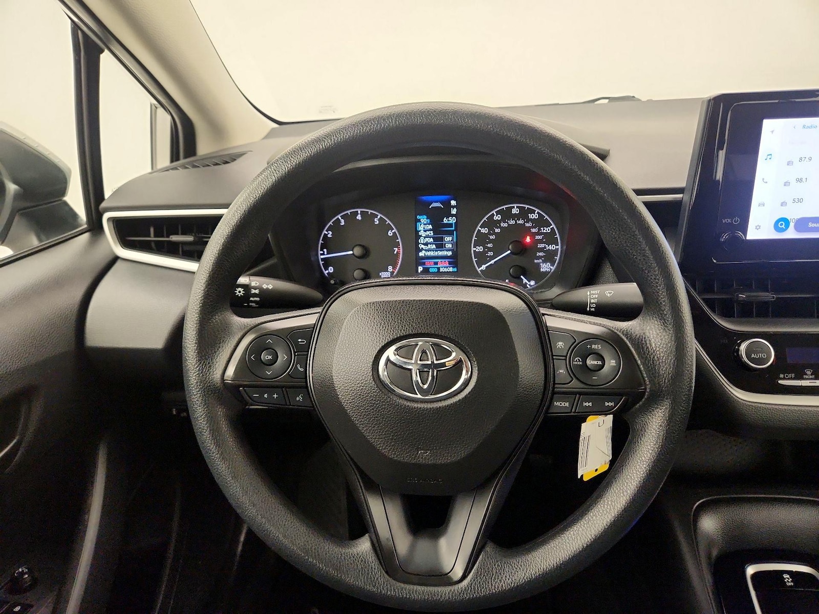 2023 Toyota Corolla LE - Photo 11